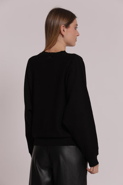 MAGLIA SCOLLO TONDO CON DETTAGLIO TRECCIA