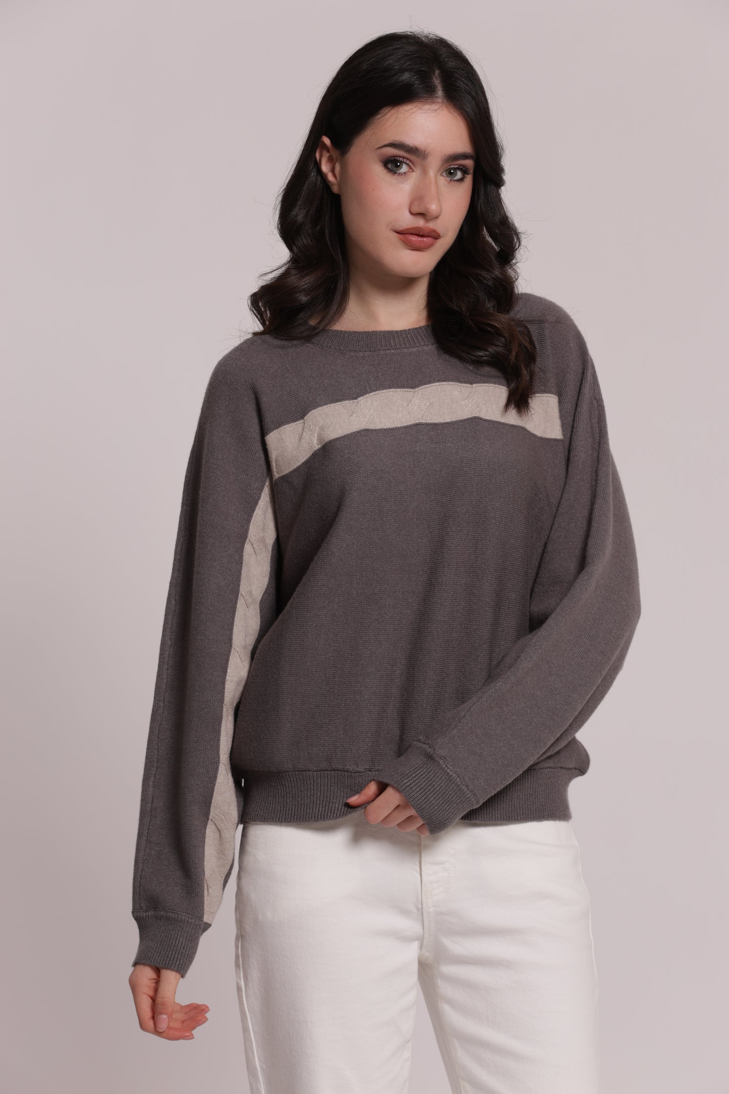 MAGLIA SCOLLO TONDO CON DETTAGLIO TRECCIA