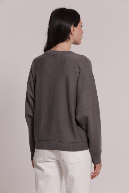 MAGLIA SCOLLO TONDO CON DETTAGLIO TRECCIA