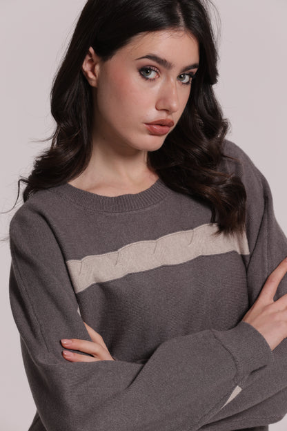 MAGLIA SCOLLO TONDO CON DETTAGLIO TRECCIA