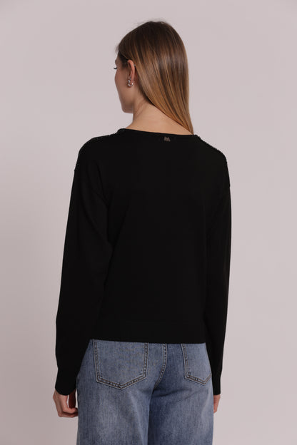 MAGLIA SCOLLO TONDO CON DETTAGLI PERLINE