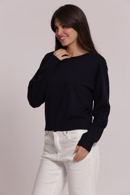 MAGLIA SCOLLO TONDO CON DETTAGLI PERLINE