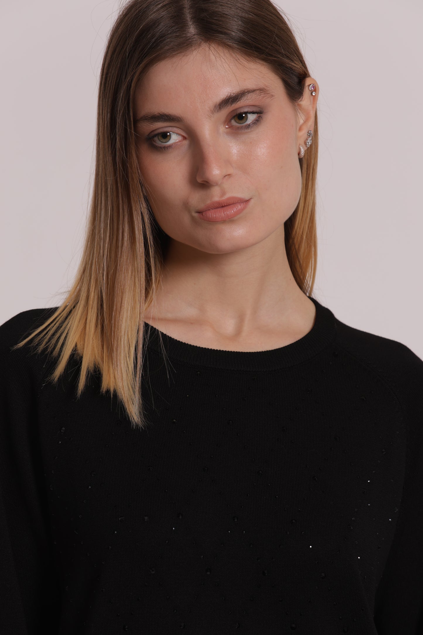 MAGLIA CON STRASS E COLLO REMOVIBILE