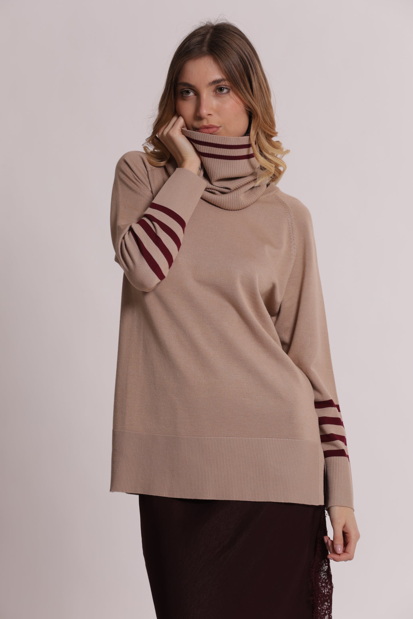 MAGLIA CON CON RIGHE E COLLO REMOVIBILE