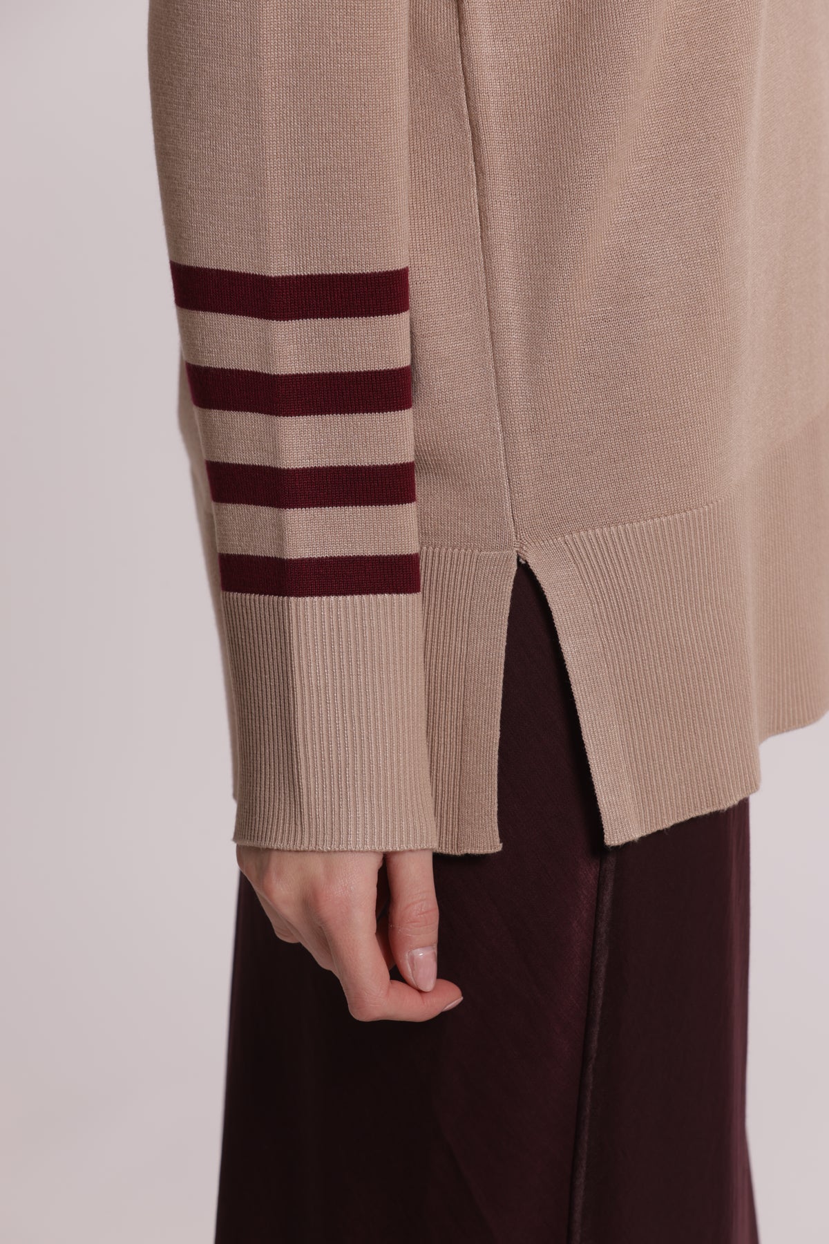 MAGLIA CON CON RIGHE E COLLO REMOVIBILE