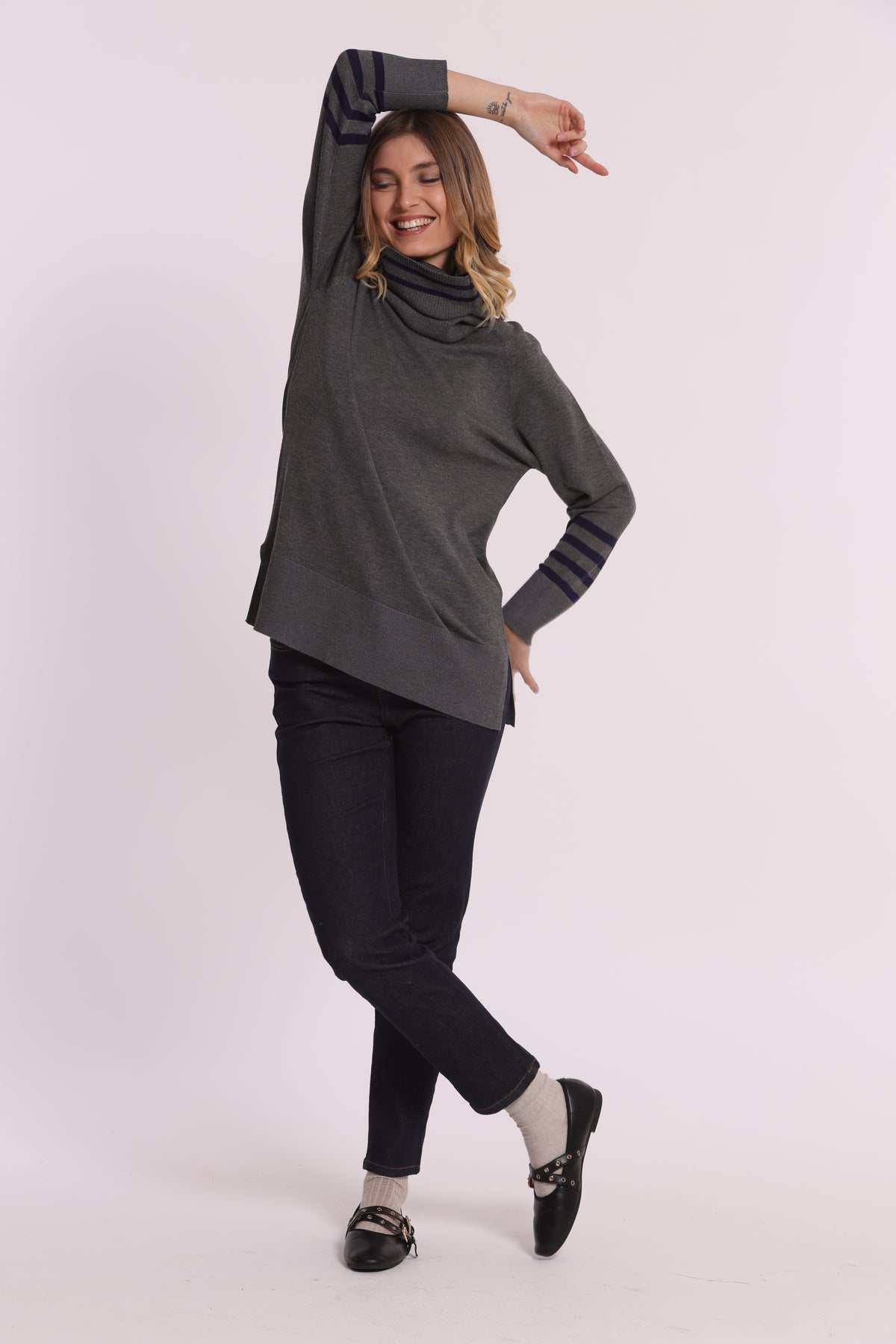 MAGLIA CON CON RIGHE E COLLO REMOVIBILE