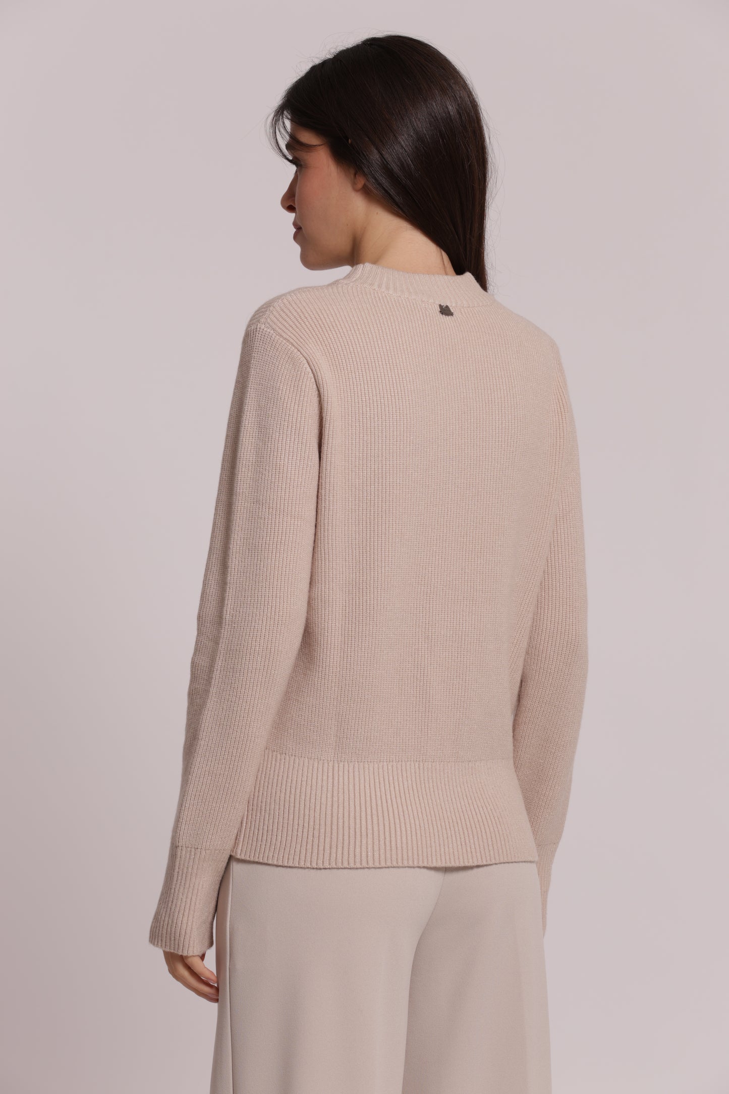 MAGLIA SCOLLO TONDO CON TRECCIA