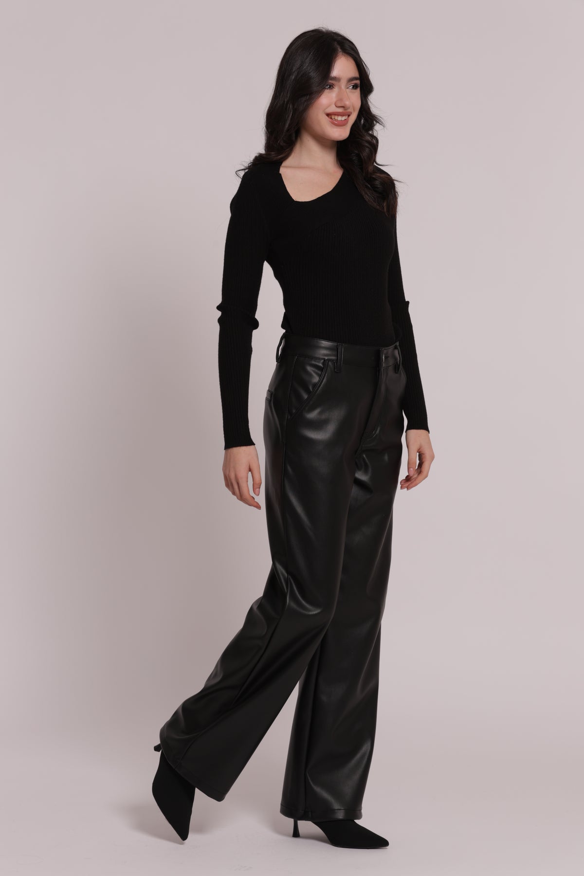 MAGLIA CON DETTAGLIO CUT OUT