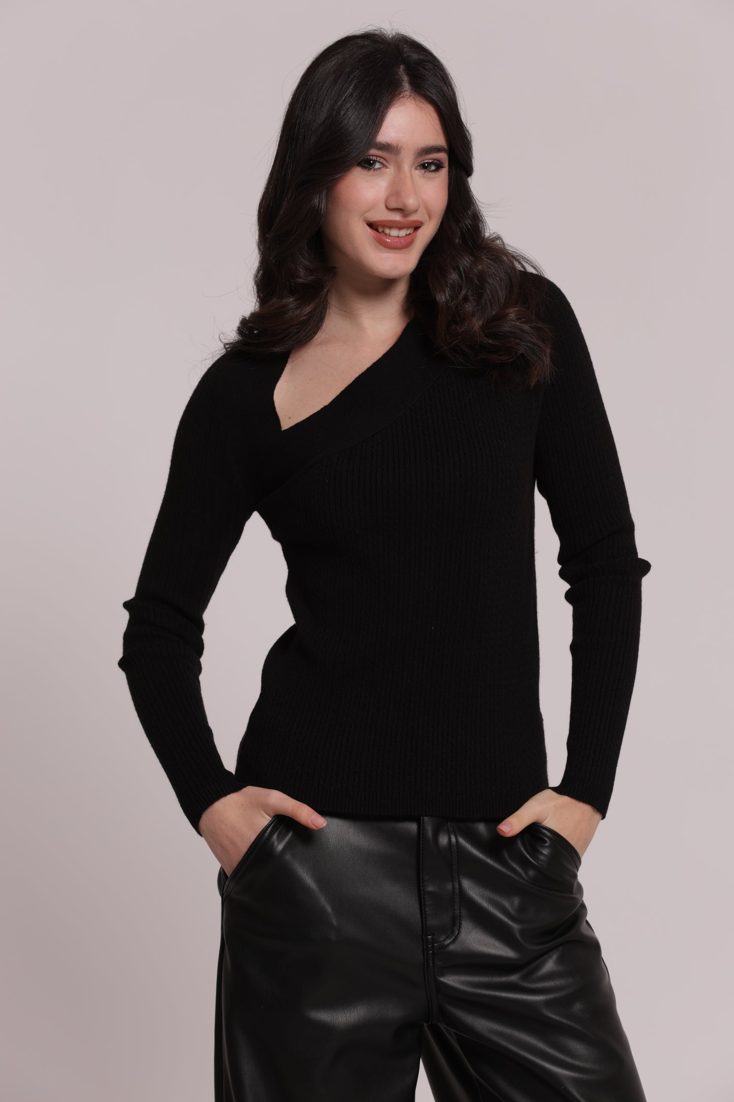 MAGLIA CON DETTAGLIO CUT OUT