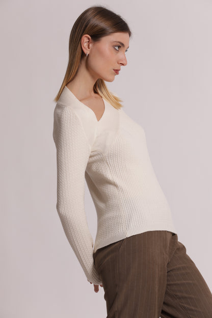 MAGLIA CON DETTAGLIO CUT OUT