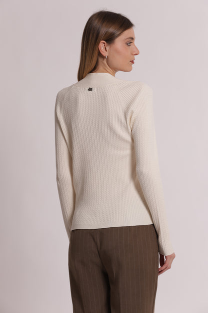 MAGLIA CON DETTAGLIO CUT OUT