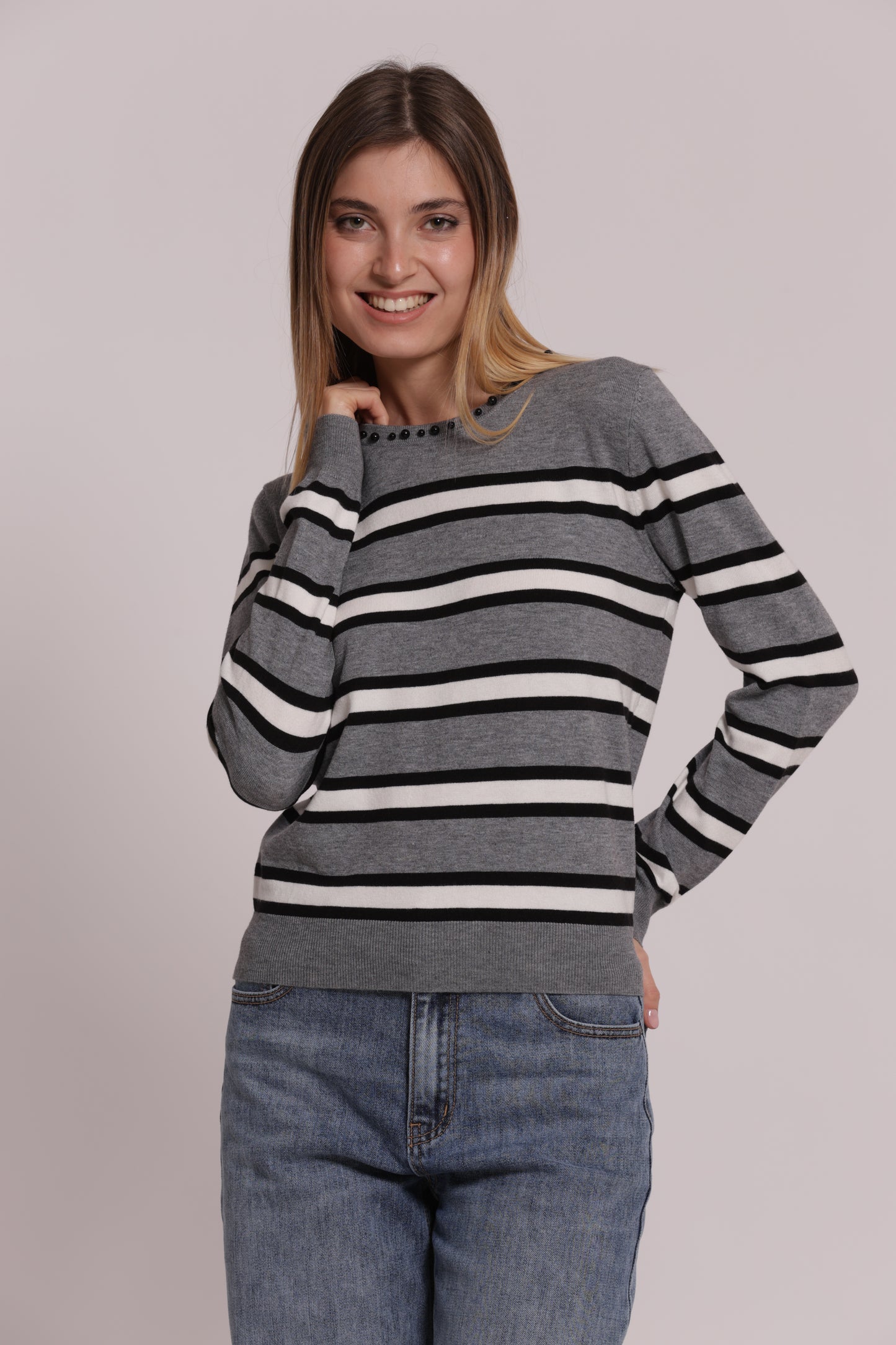 MAGLIA A RIGHE CON DETTAGLIO PERLE