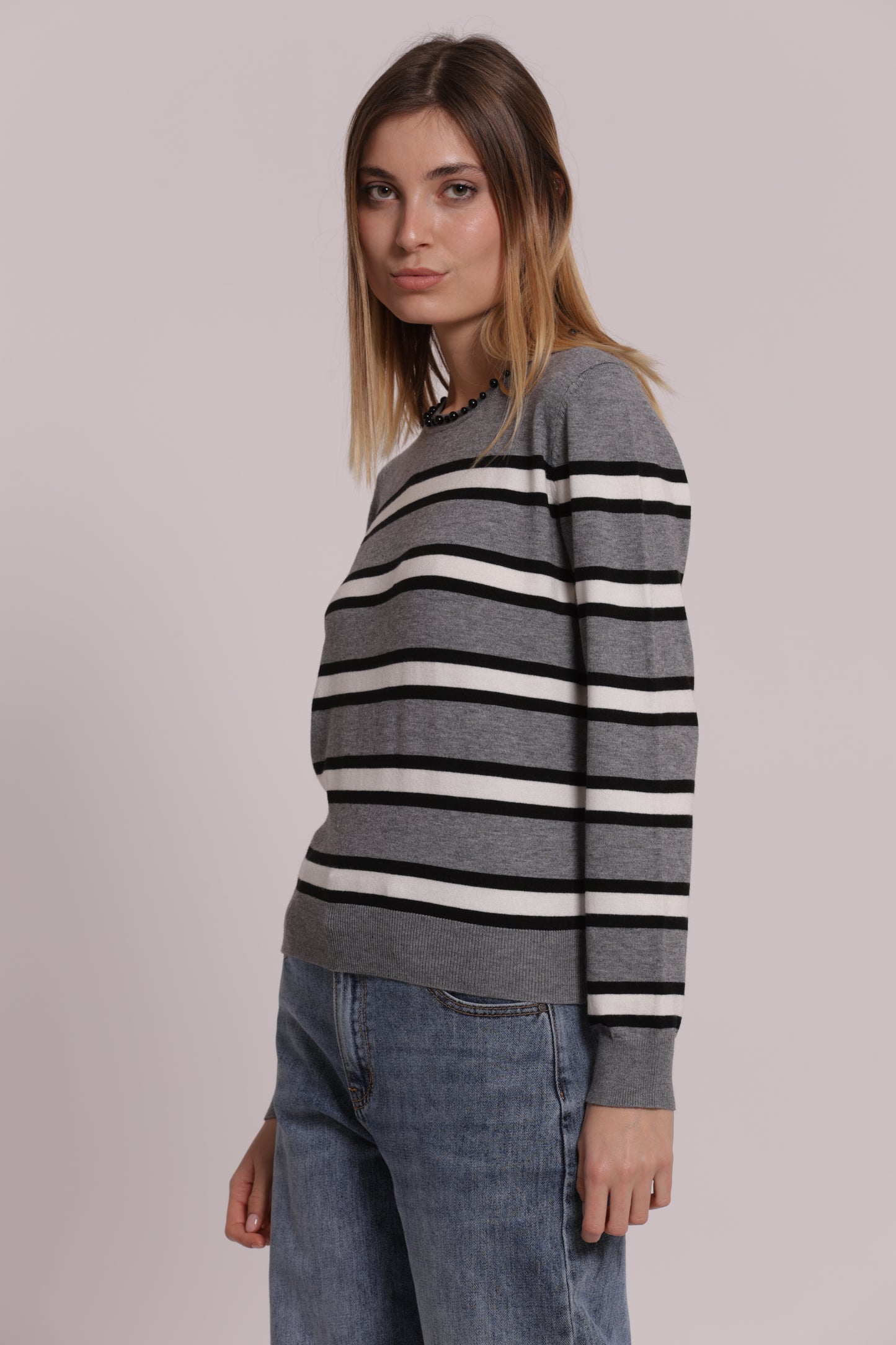 MAGLIA A RIGHE CON DETTAGLIO PERLE