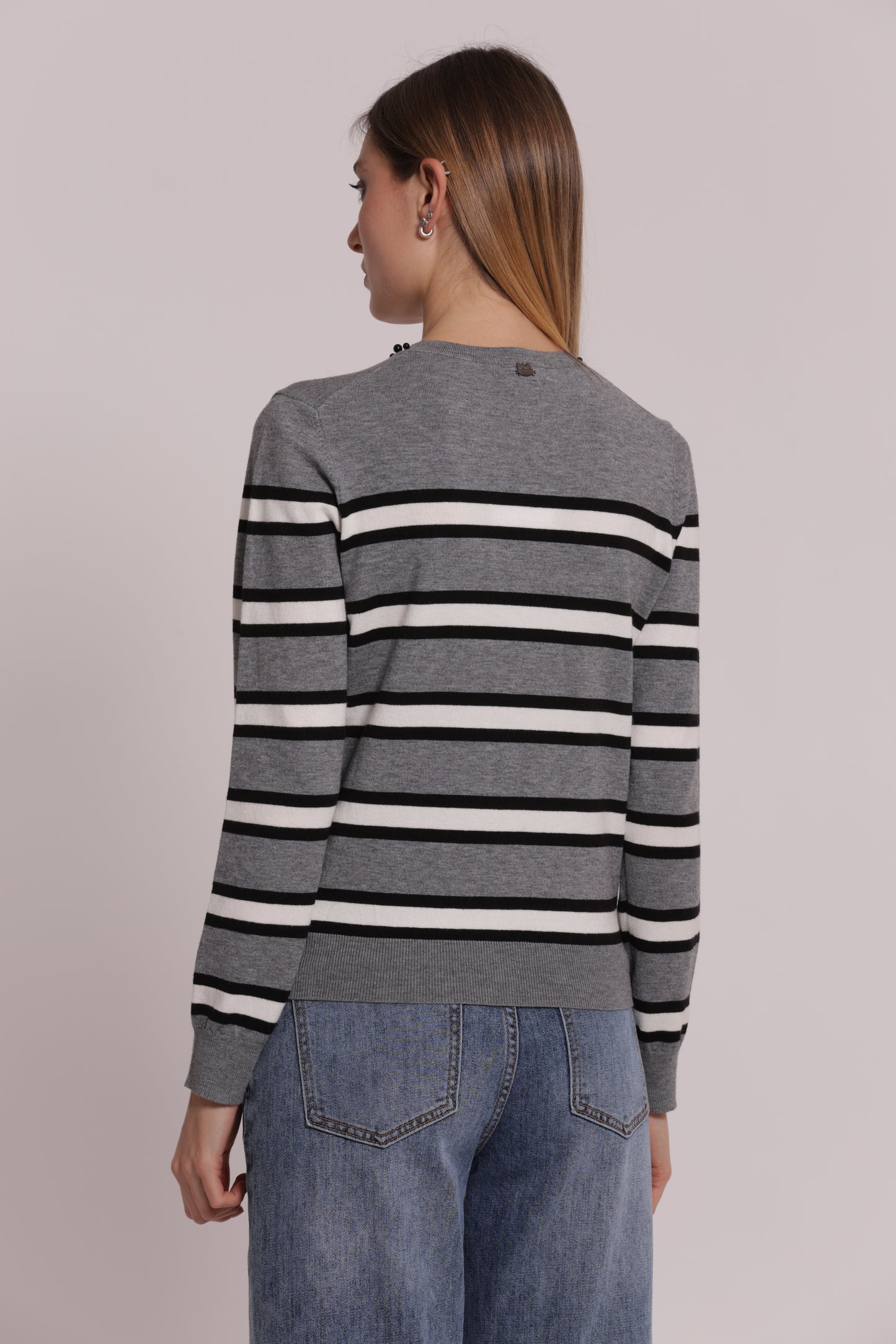MAGLIA A RIGHE CON DETTAGLIO PERLE