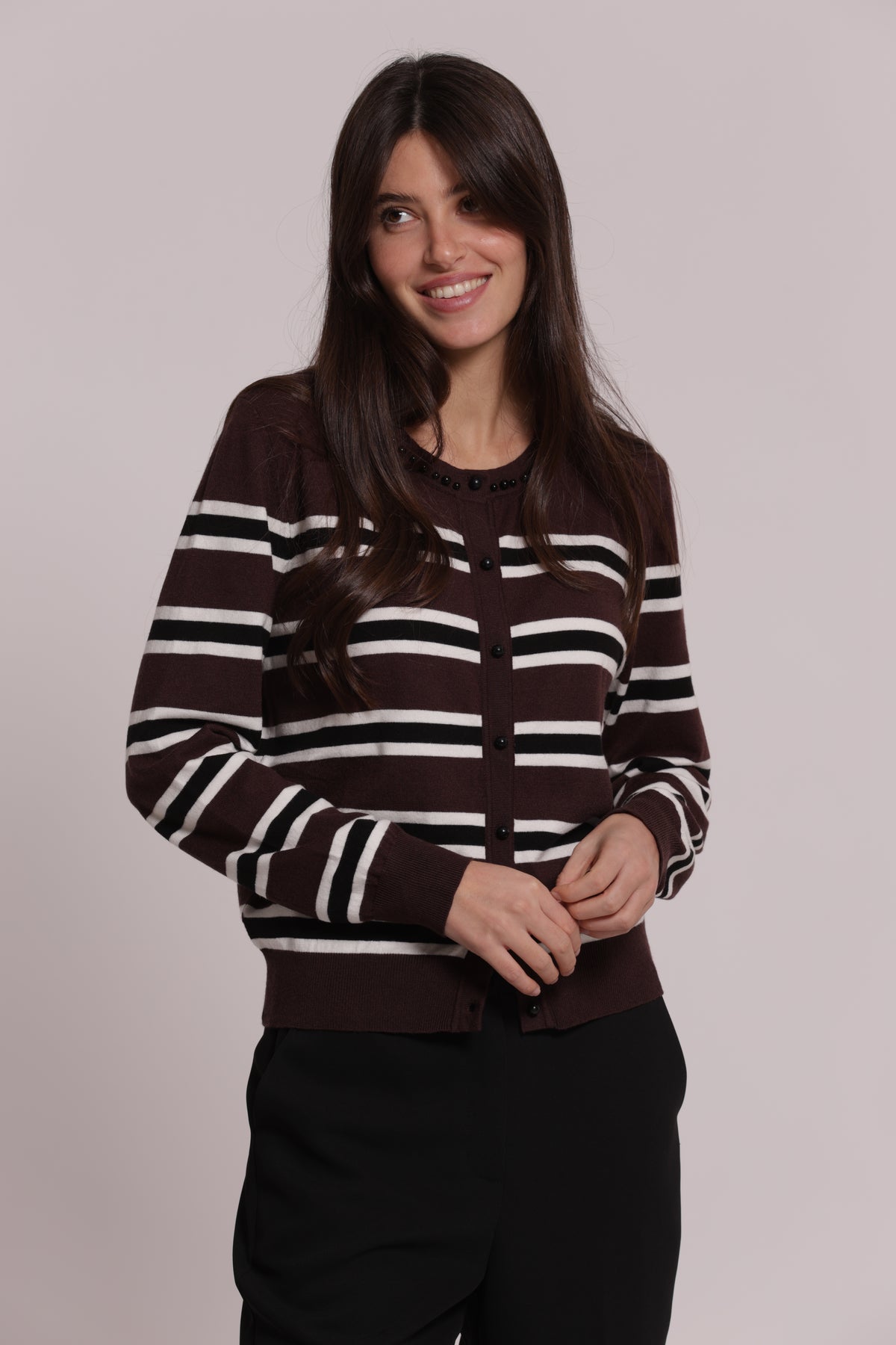 MAGLIA CARDIGAN A RIGHE CON DETTAGLIO PERLE