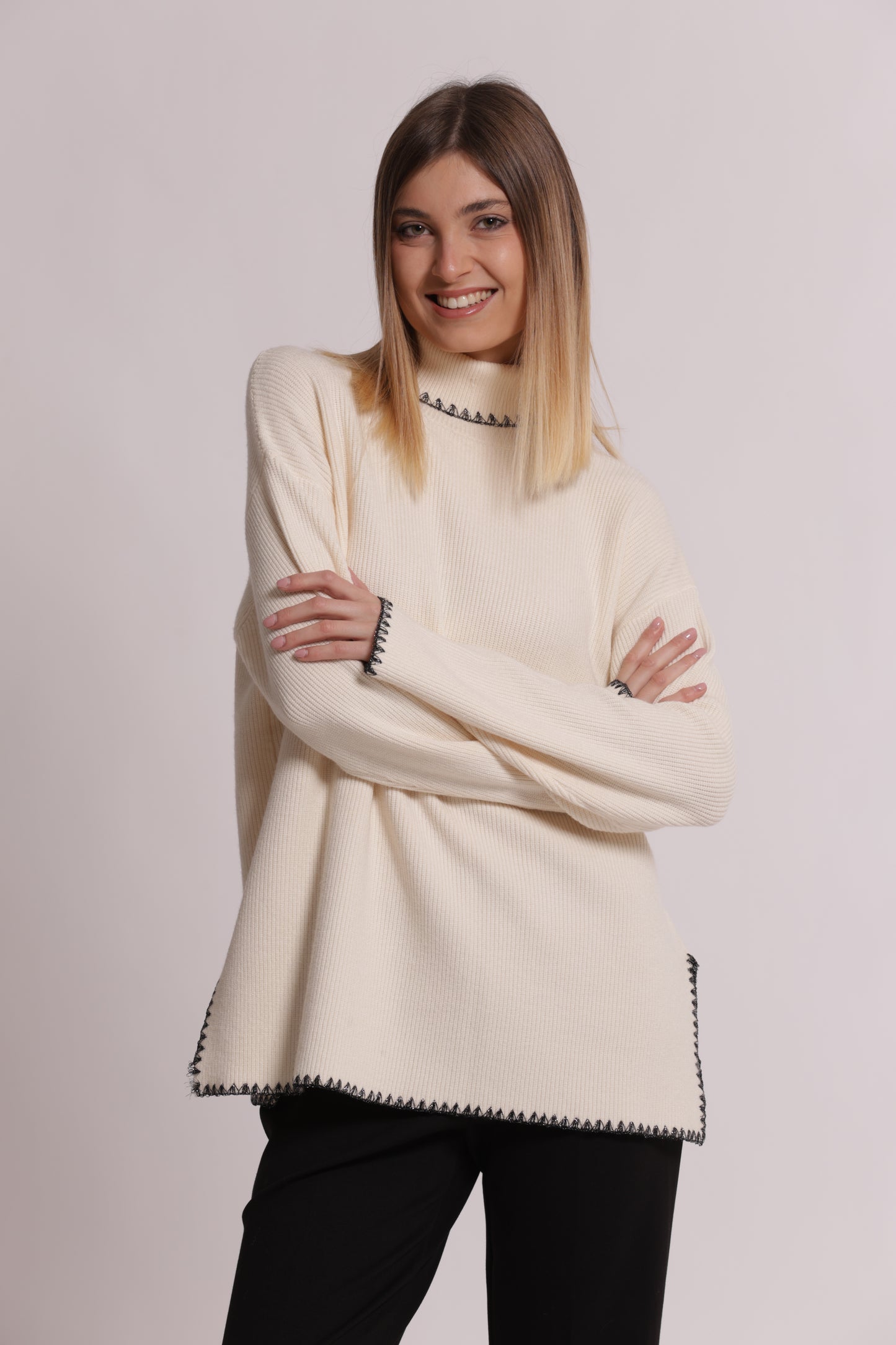MAGLIA COLLO ALTO CON DETTAGLIO LUREX