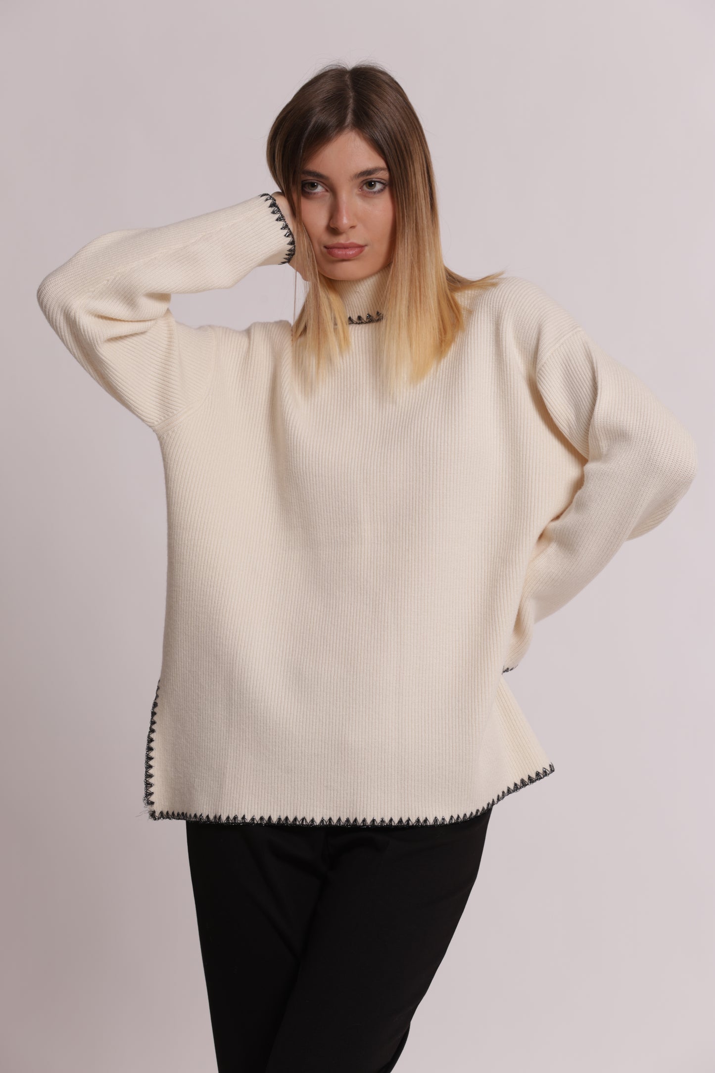 MAGLIA COLLO ALTO CON DETTAGLIO LUREX