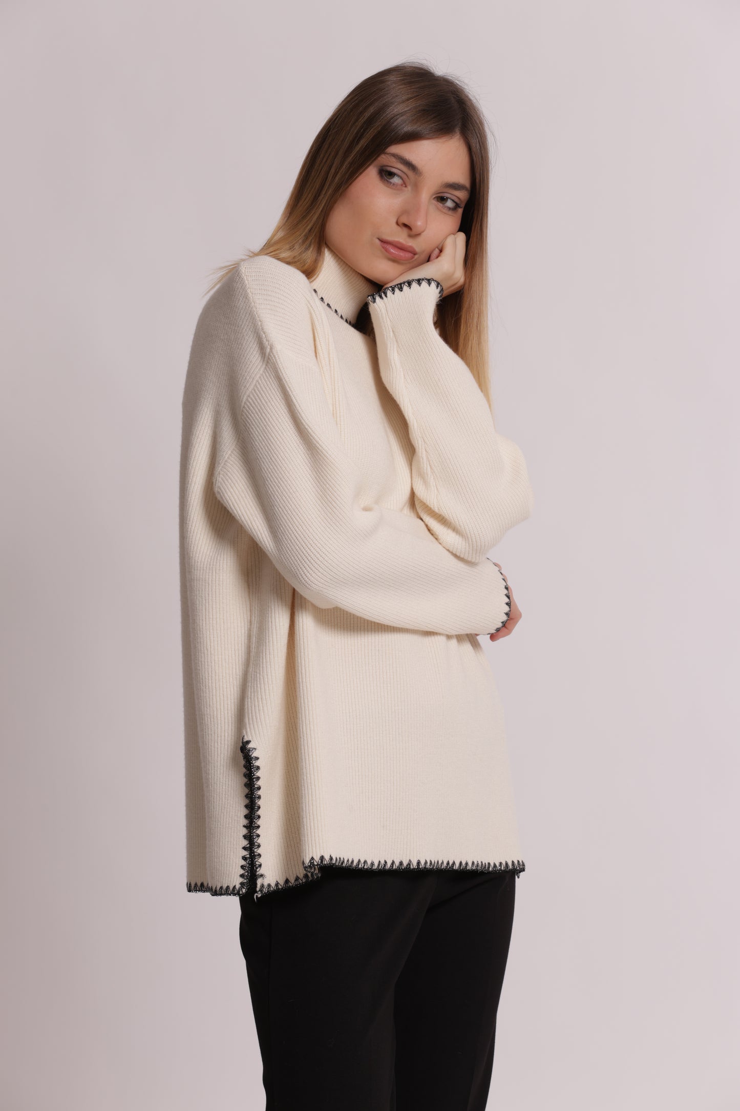 MAGLIA COLLO ALTO CON DETTAGLIO LUREX