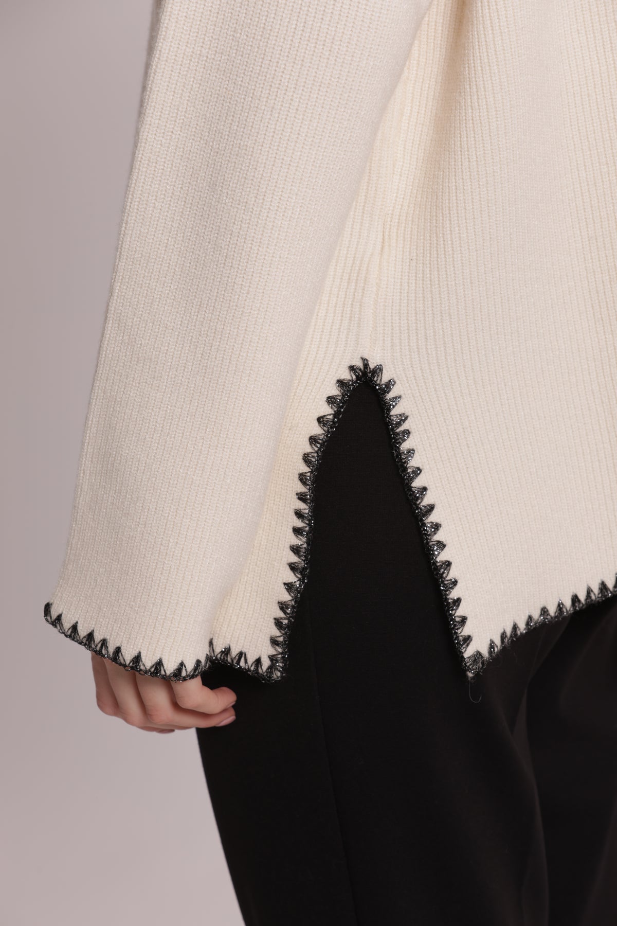 MAGLIA COLLO ALTO CON DETTAGLIO LUREX