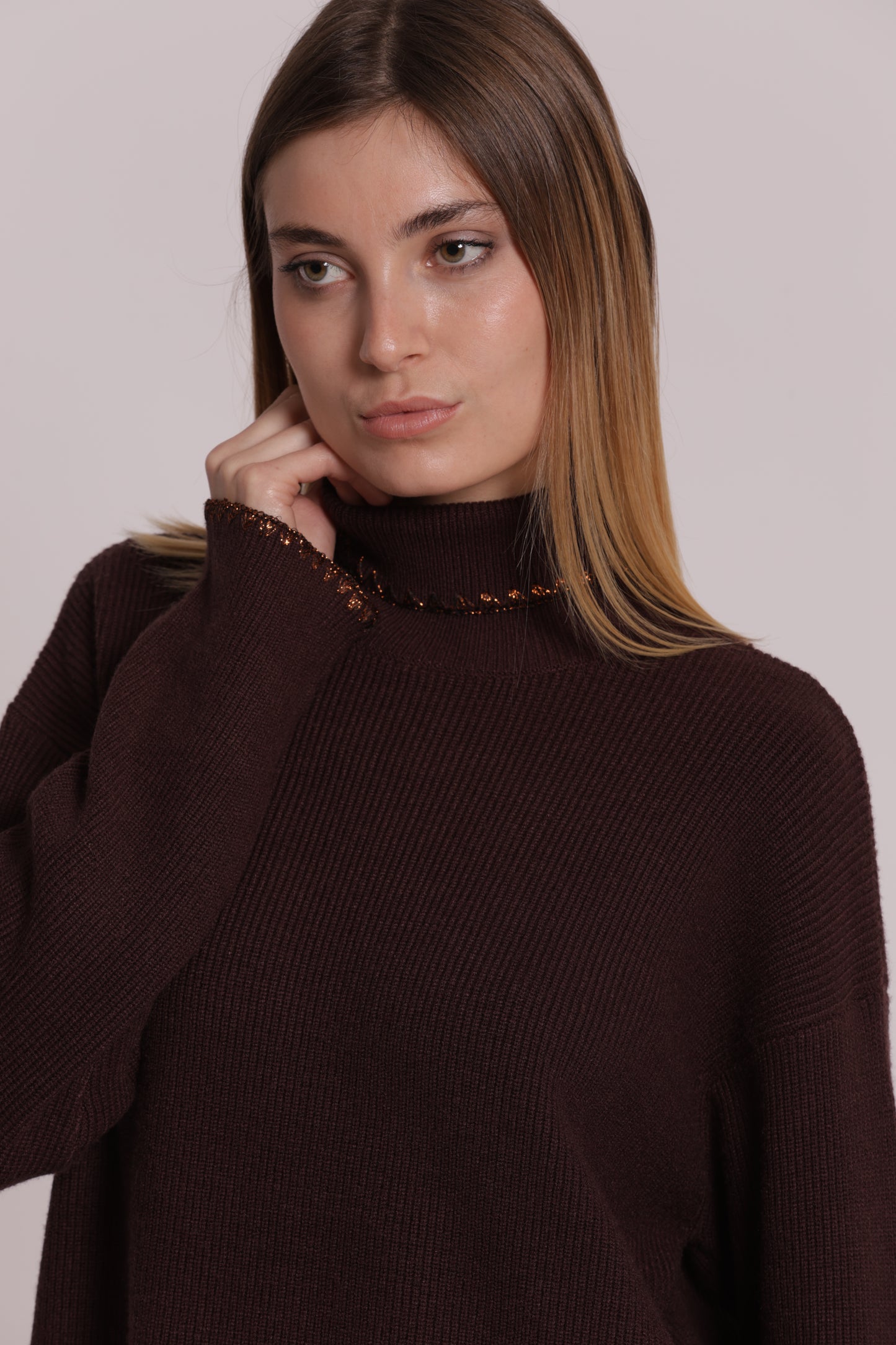 MAGLIA COLLO ALTO CON DETTAGLIO LUREX
