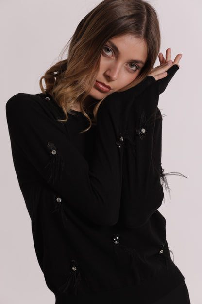 MAGLIA SCOLLO TONDO CON PIUME