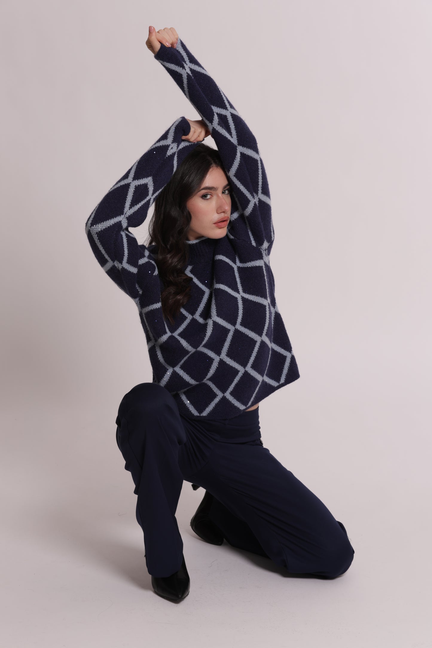 MAGLIA LUPETTO CON DISEGNO GEOMETRICO PAILLETTES