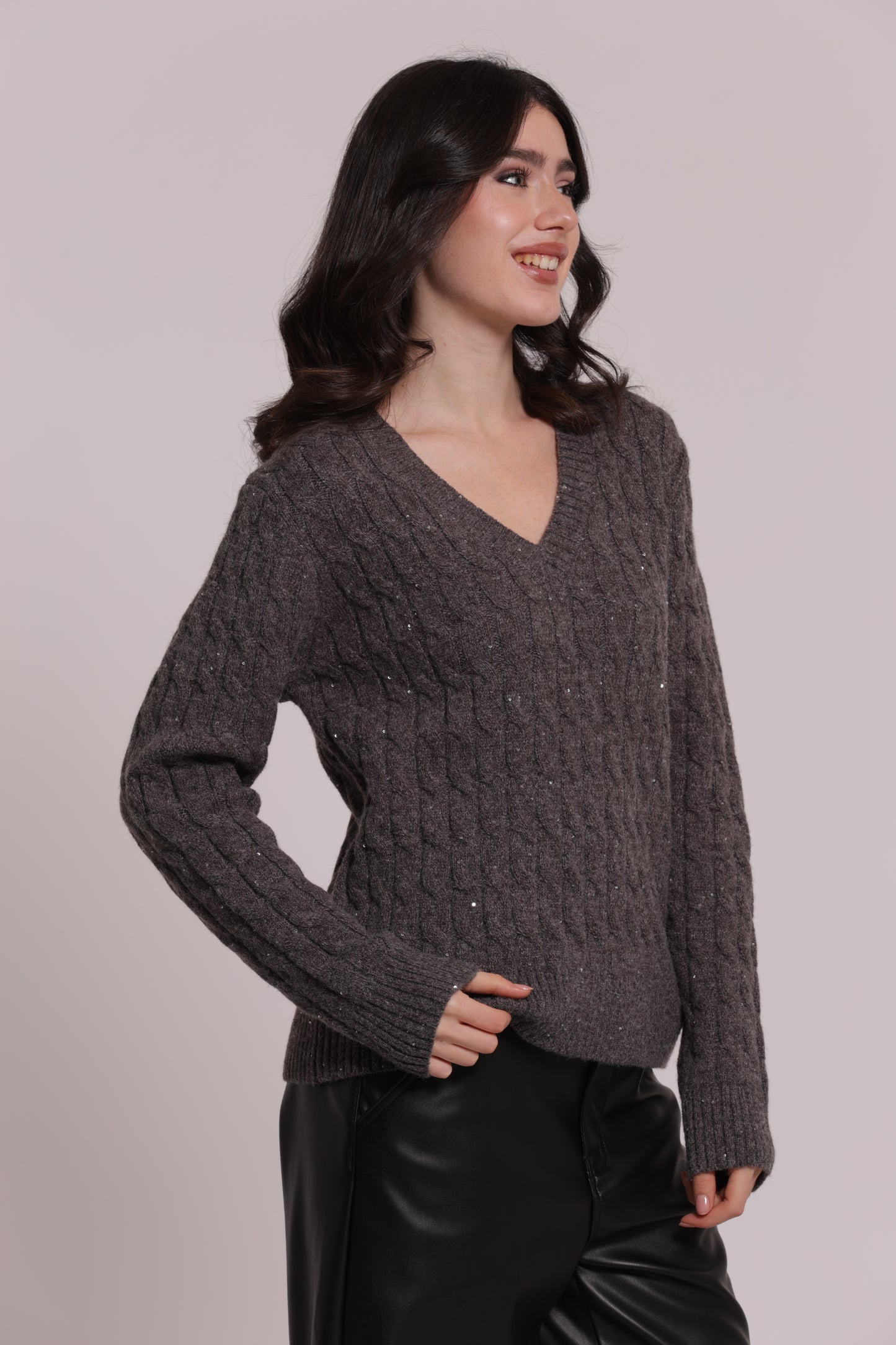 MAGLIA SCOLLO A V CON TRAMA TRECCIA E PAILLETTES