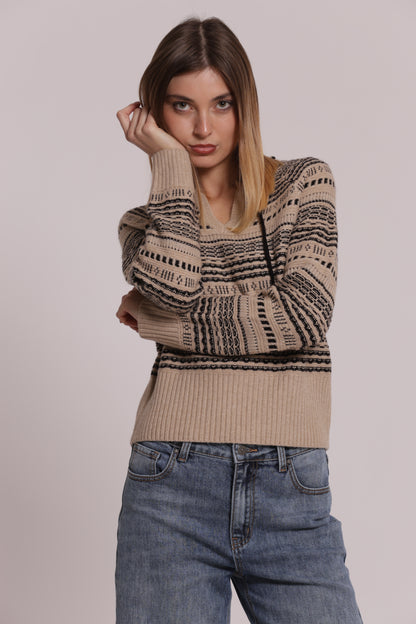 MAGLIA CON DETTAGLI A CONTRASTO