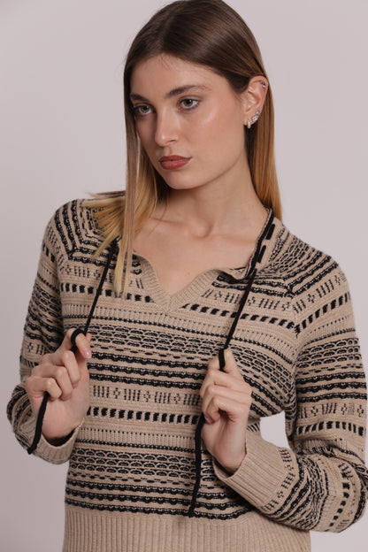 MAGLIA CON DETTAGLI A CONTRASTO