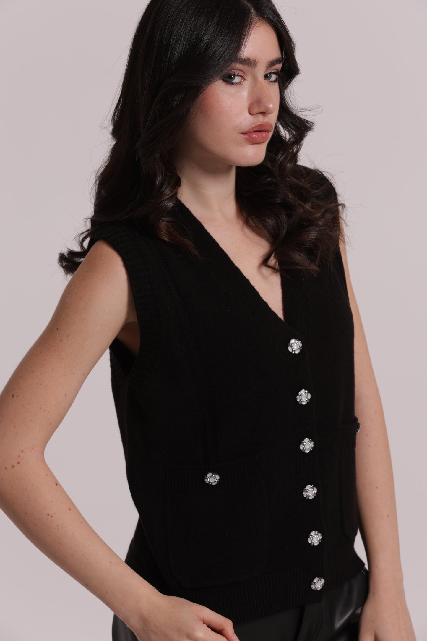 MAGLIA GILET CON BOTTONI GIOIELLO
