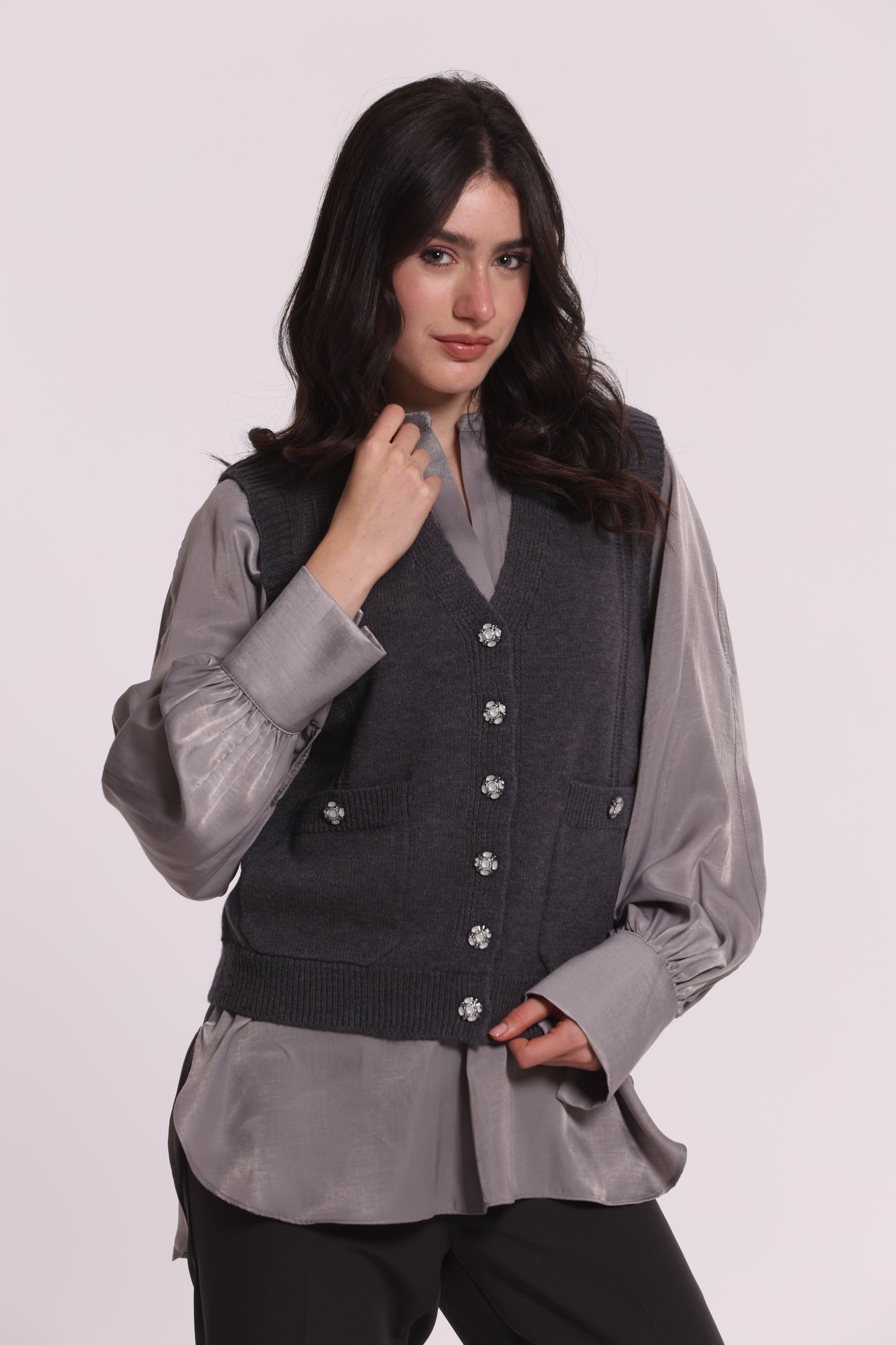 MAGLIA GILET CON BOTTONI GIOIELLO