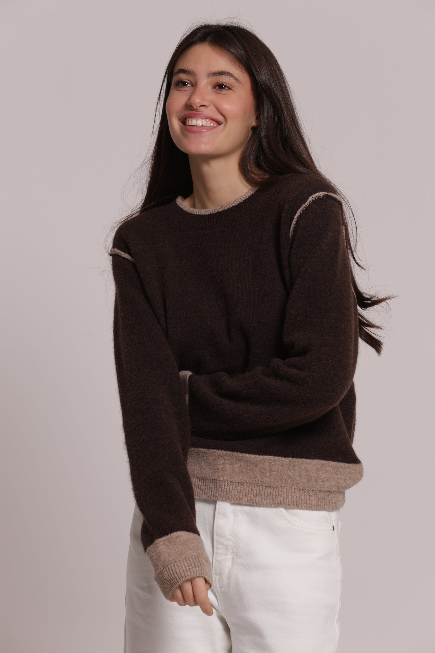 MAGLIA SCOLLO TONDO CON CONSTRASTI