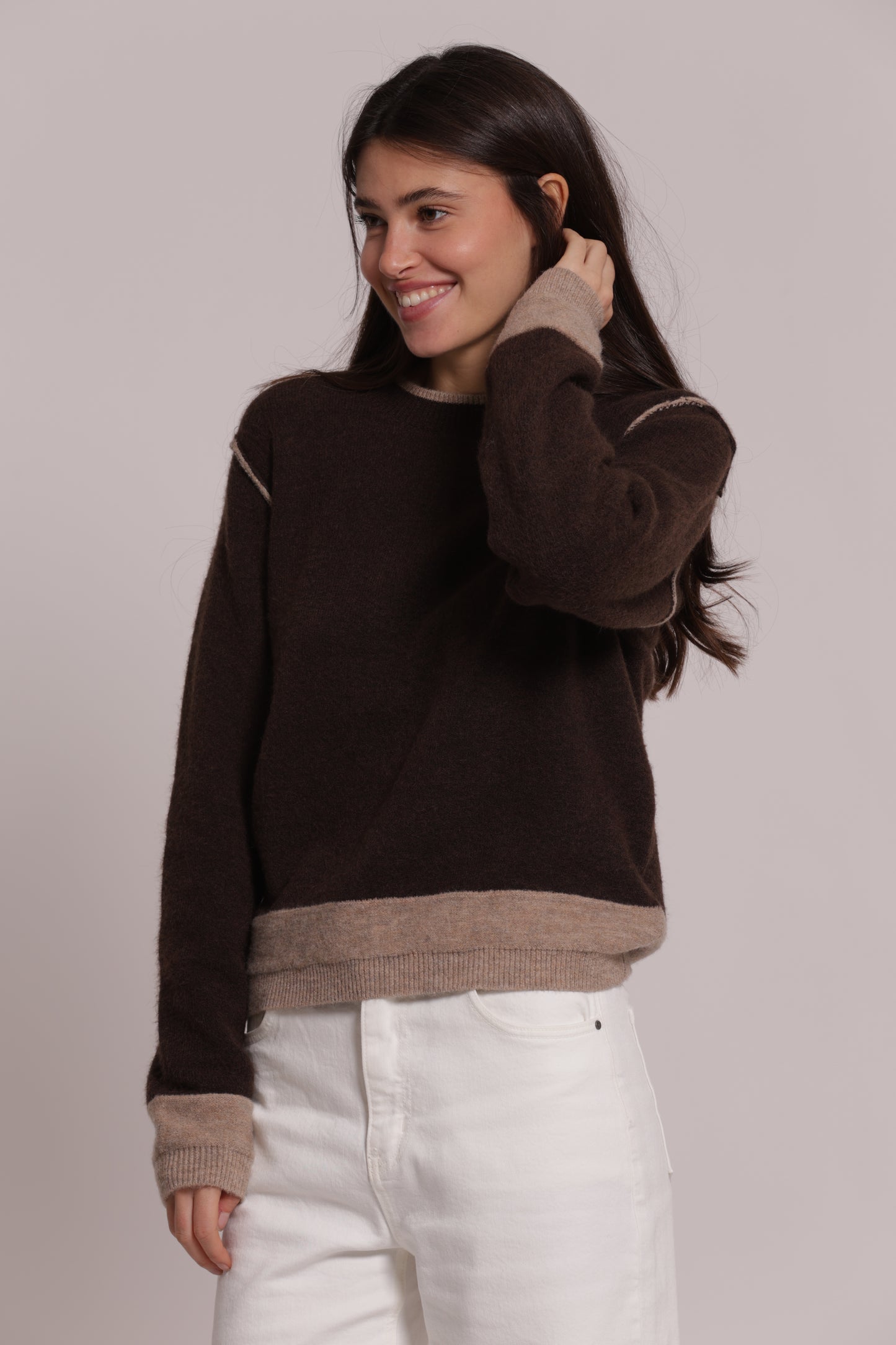 MAGLIA SCOLLO TONDO CON CONSTRASTI