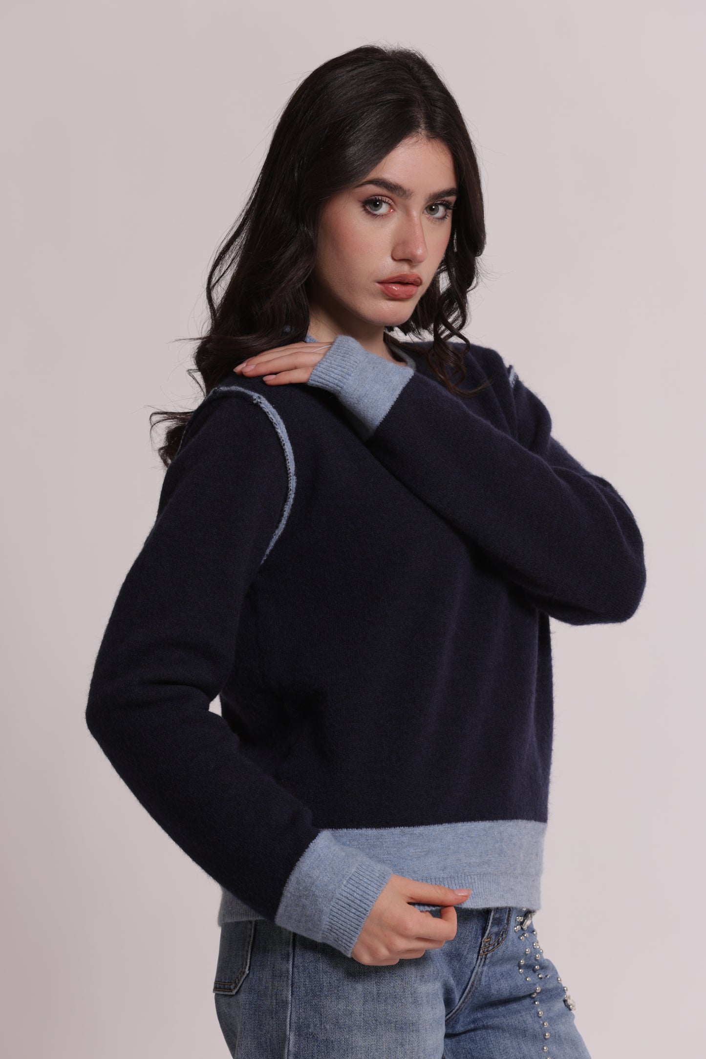 MAGLIA SCOLLO TONDO CON CONSTRASTI