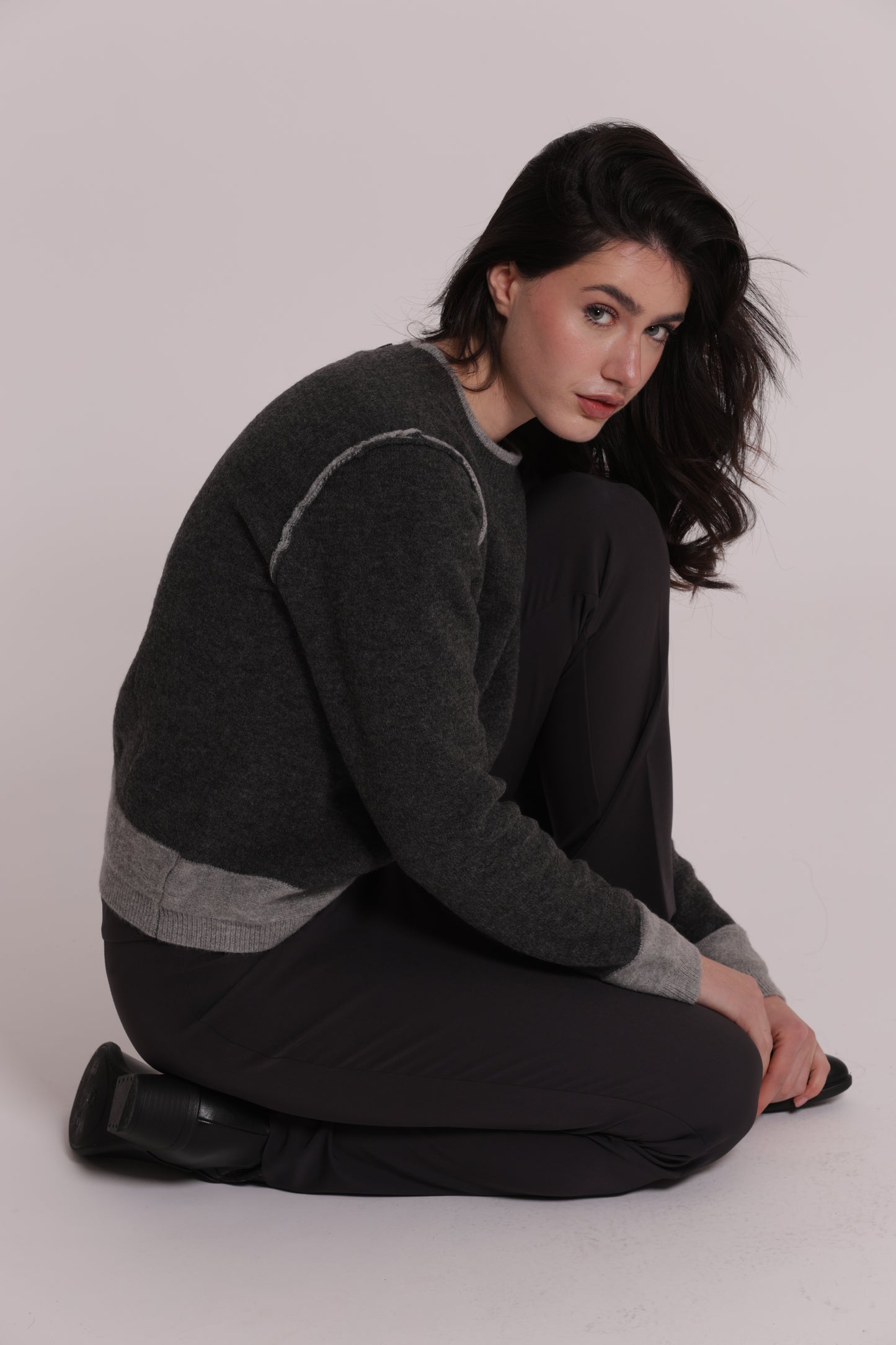 MAGLIA SCOLLO TONDO CON CONSTRASTI