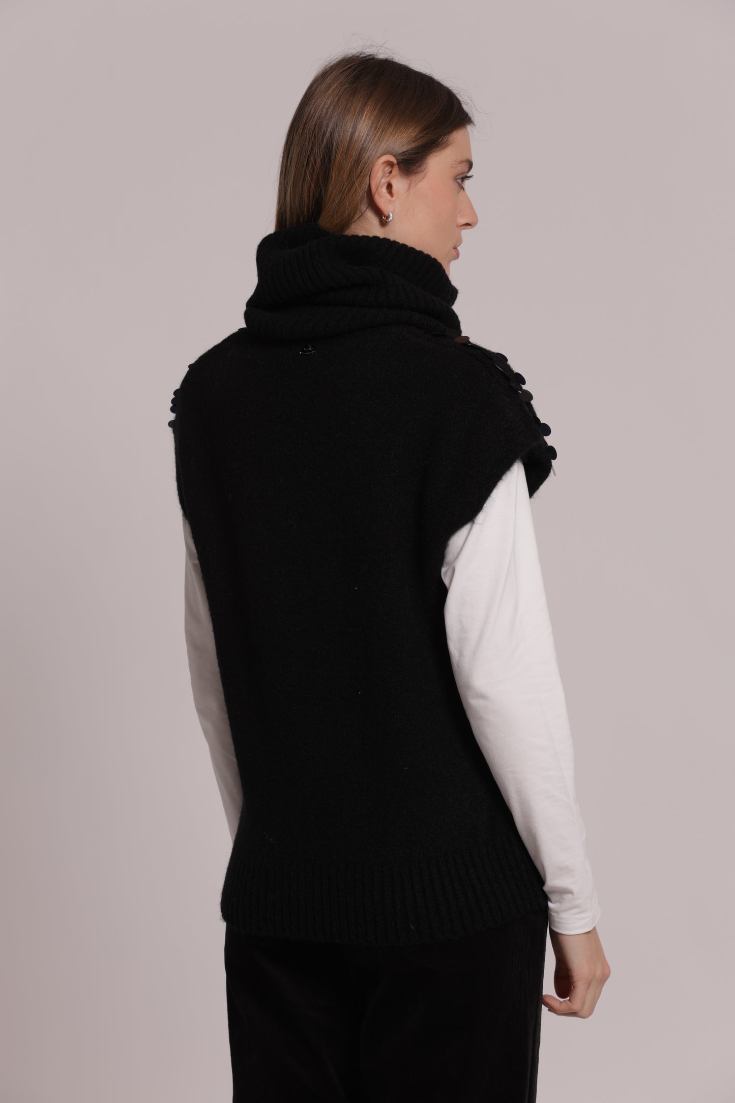 MAGLIA MANICHE CORTE CON PAILLETTES SU SPALLE