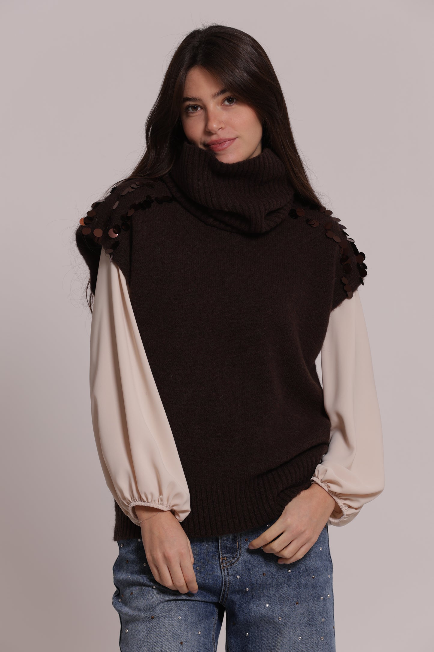 MAGLIA MANICHE CORTE CON PAILLETTES SU SPALLE