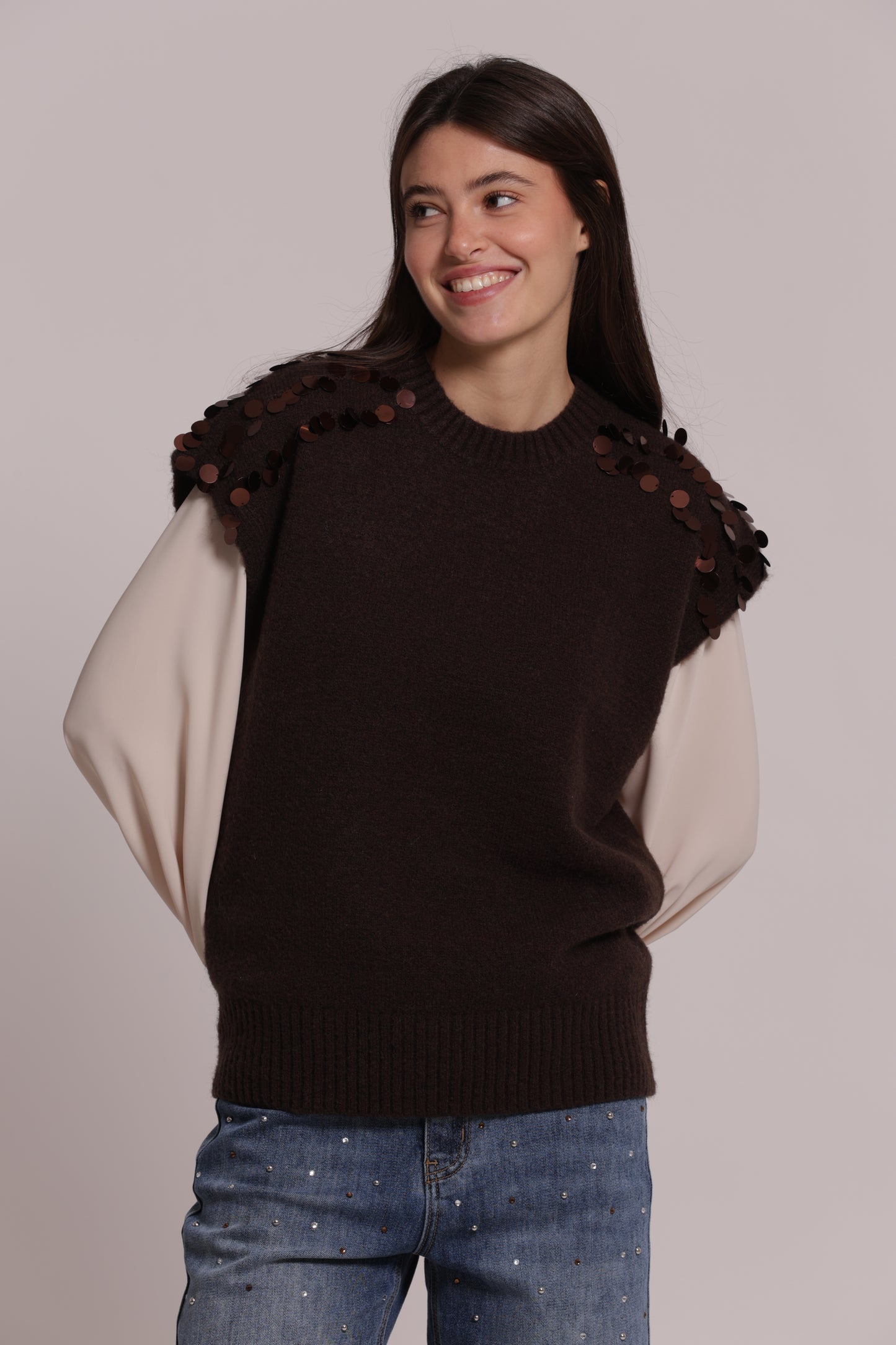 MAGLIA MANICHE CORTE CON PAILLETTES SU SPALLE