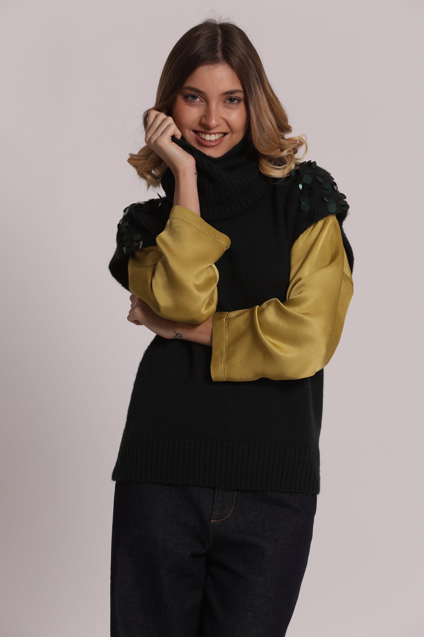 MAGLIA MANICHE CORTE CON PAILLETTES SU SPALLE