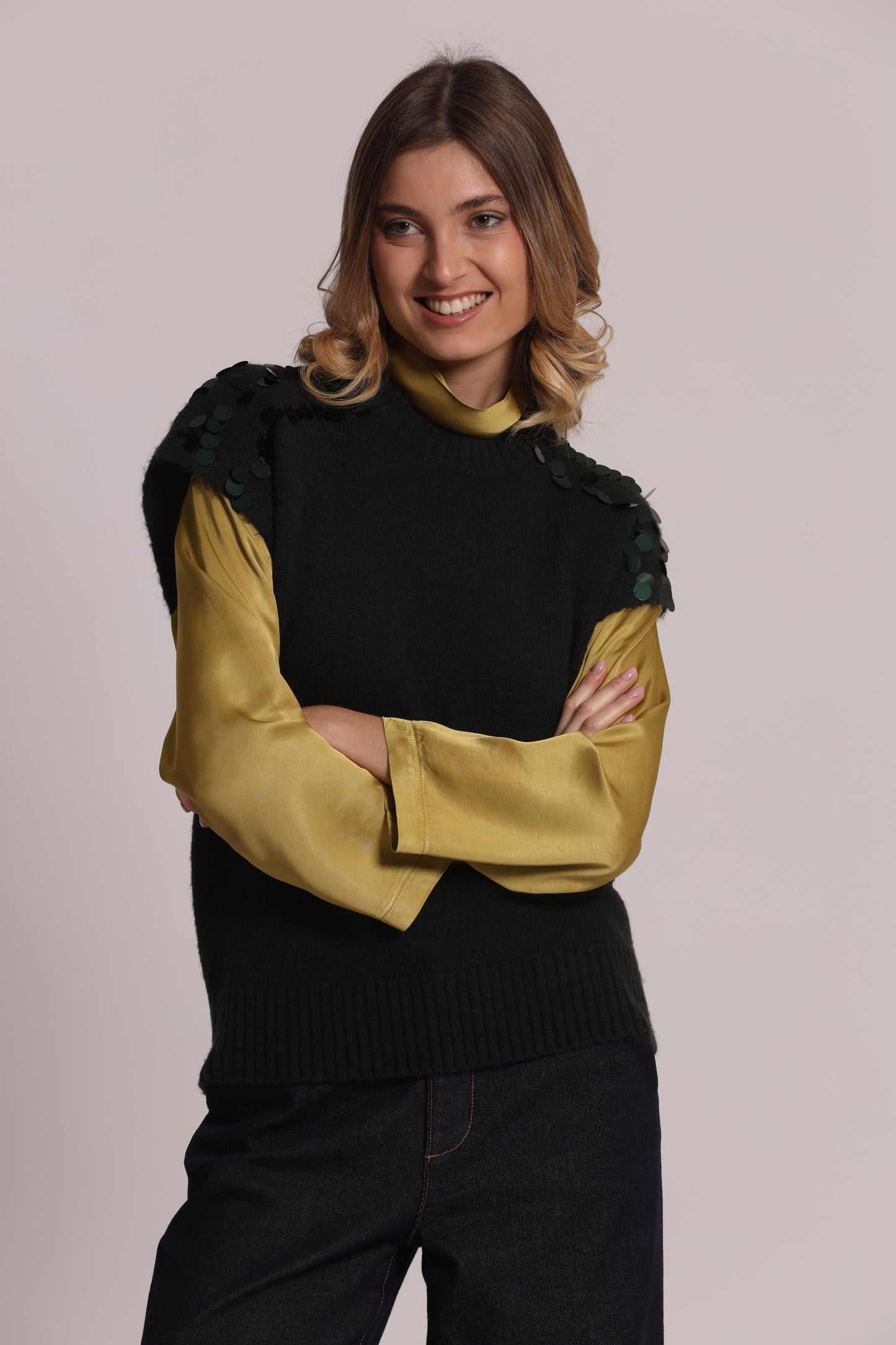 MAGLIA MANICHE CORTE CON PAILLETTES SU SPALLE