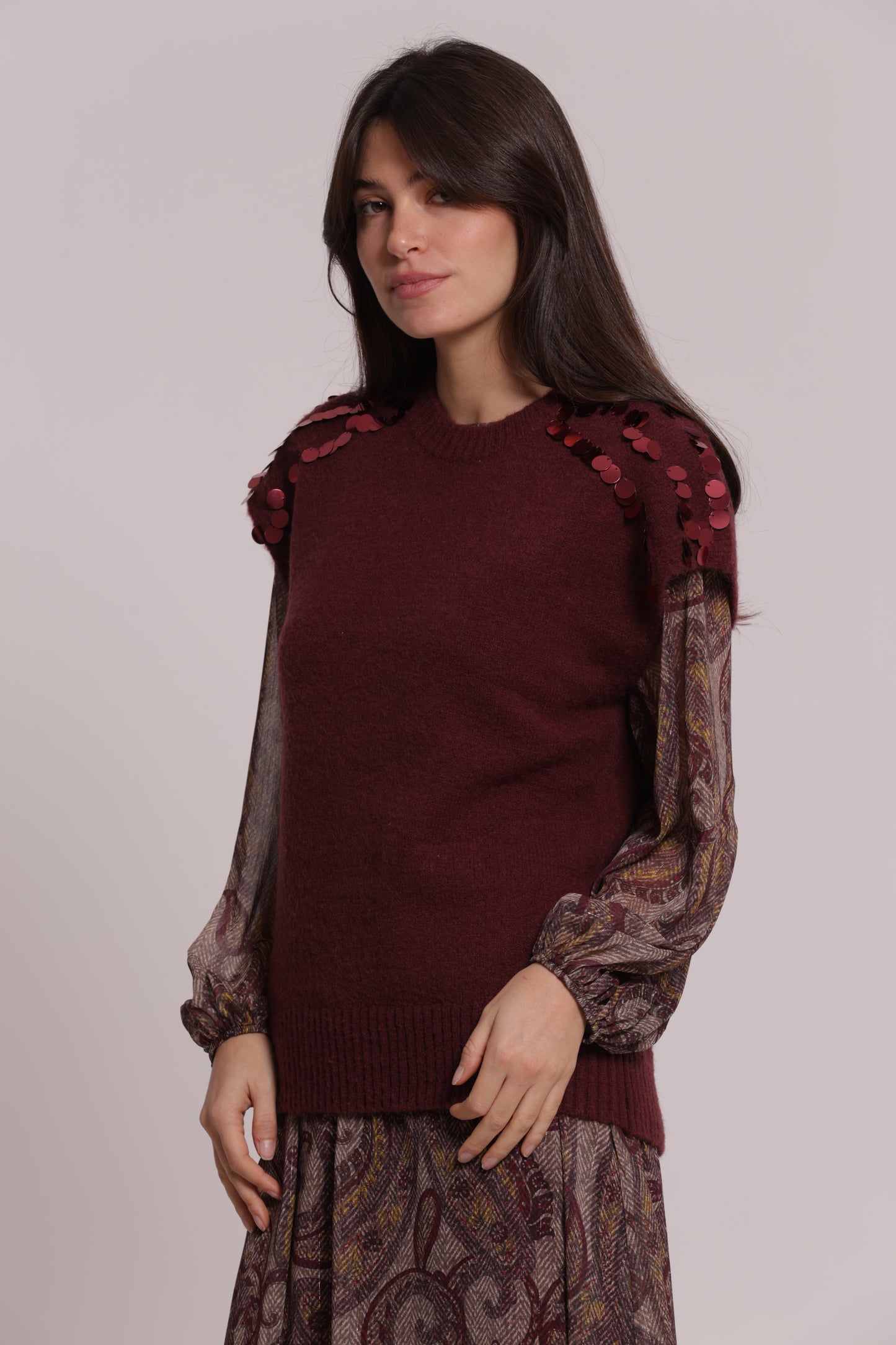 MAGLIA MANICHE CORTE CON PAILLETTES SU SPALLE