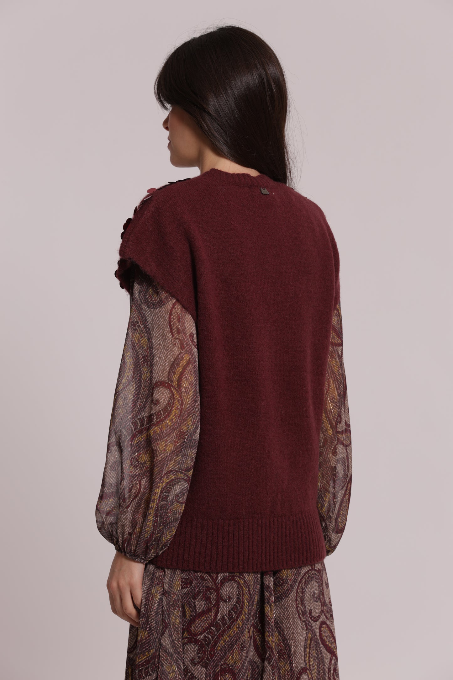 MAGLIA MANICHE CORTE CON PAILLETTES SU SPALLE