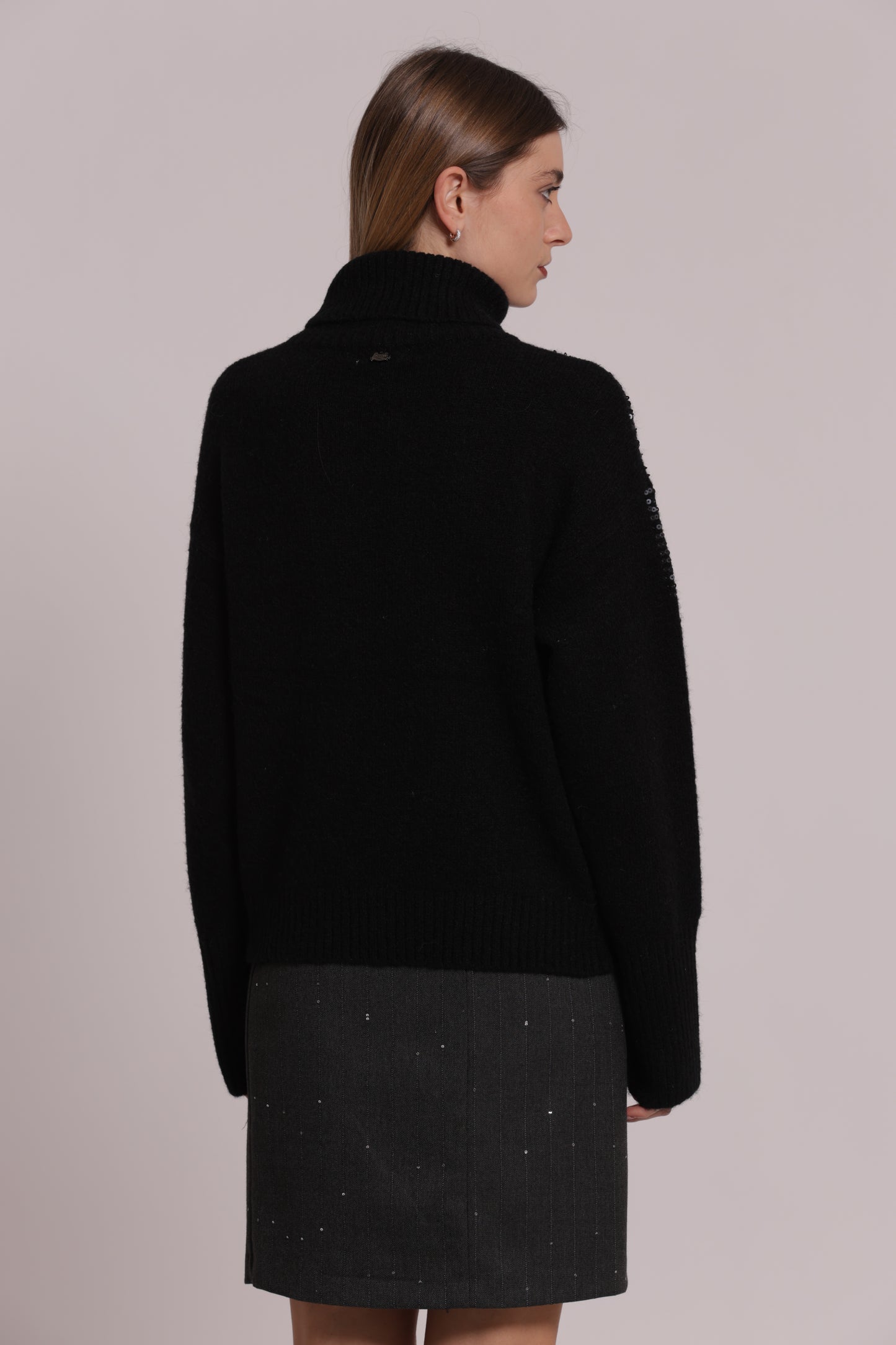 MAGLIA COLLO ALTO CON CASCATE DI PAILLETTES