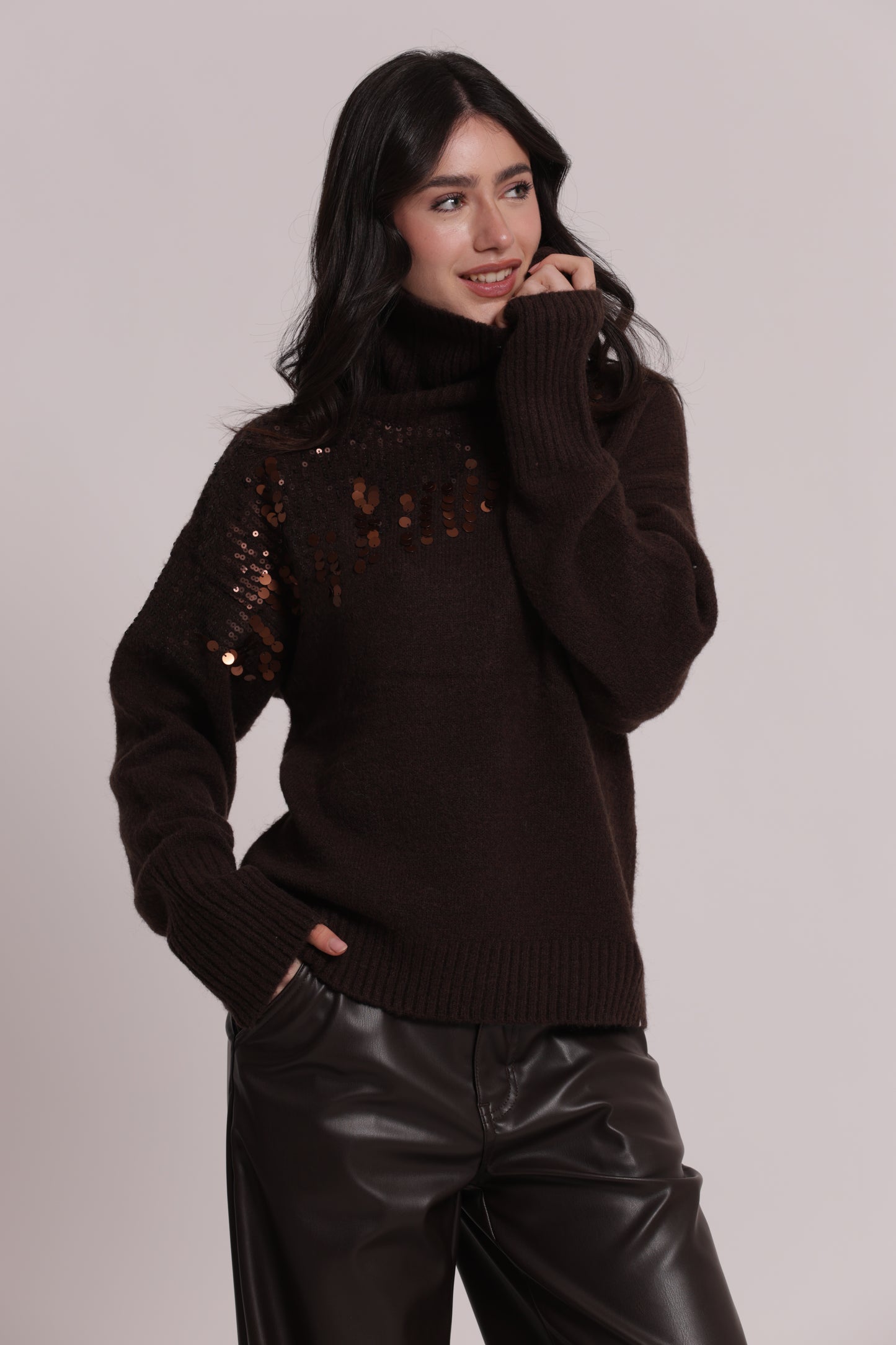 MAGLIA COLLO ALTO CON CASCATE DI PAILLETTES