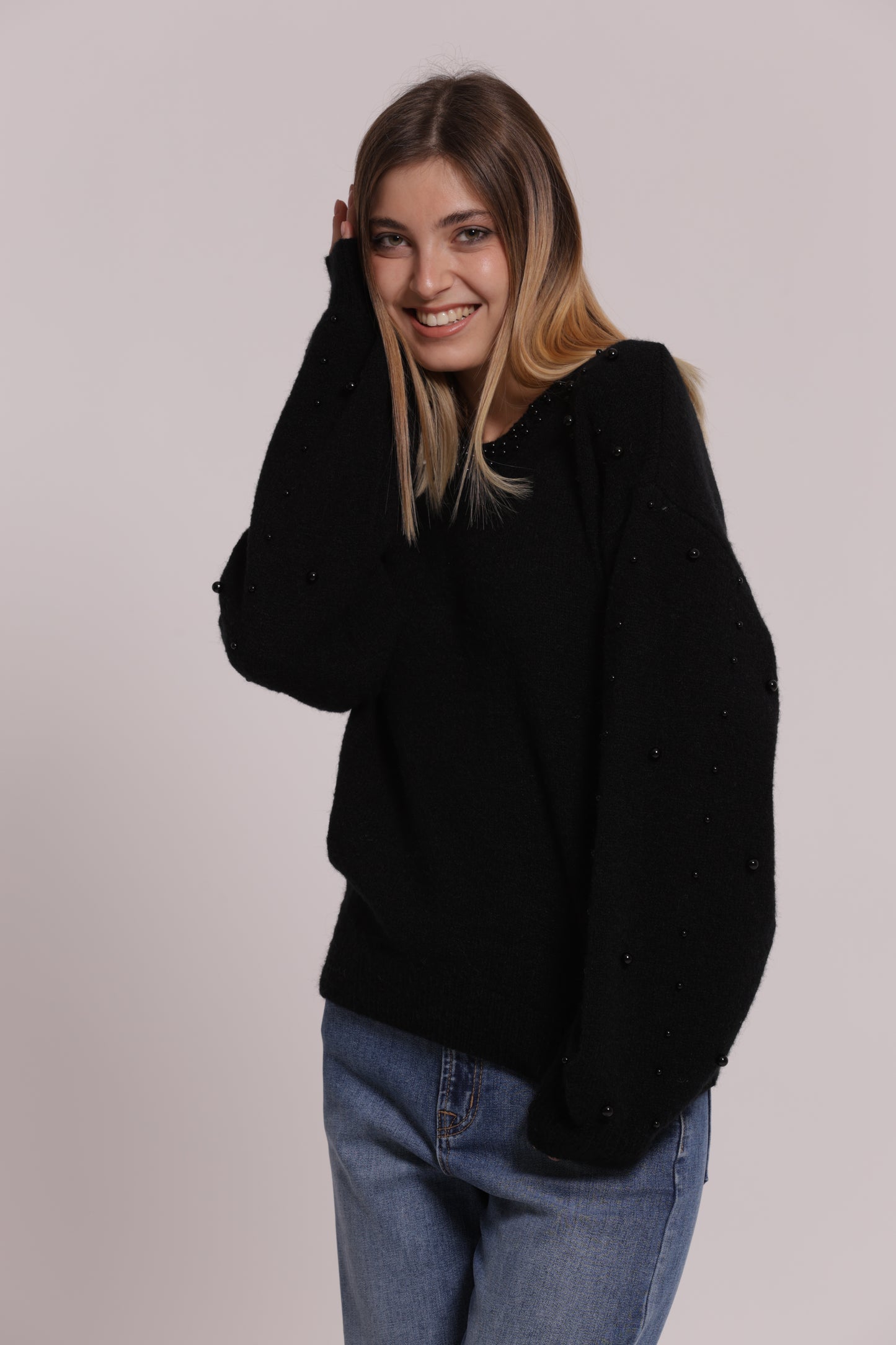 MAGLIA SCOLLO TONDO CON PERLE