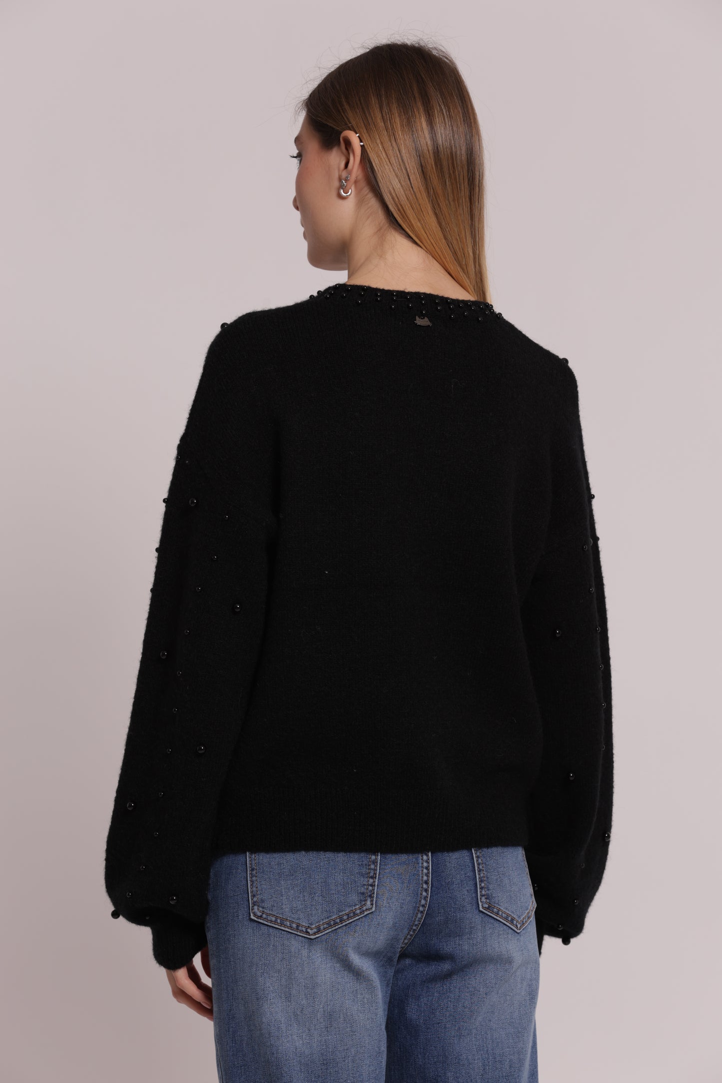 MAGLIA SCOLLO TONDO CON PERLE