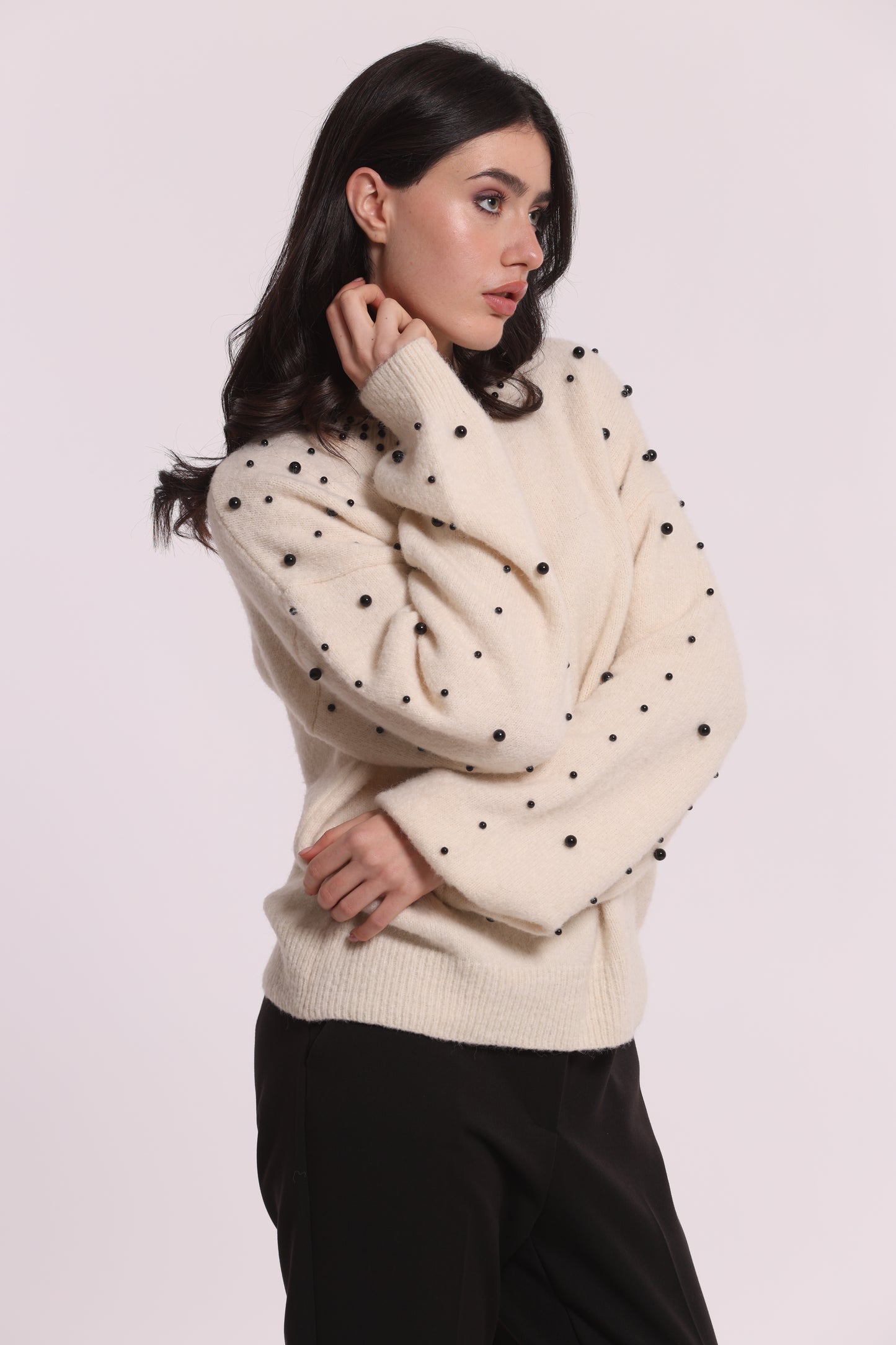 MAGLIA SCOLLO TONDO CON PERLE