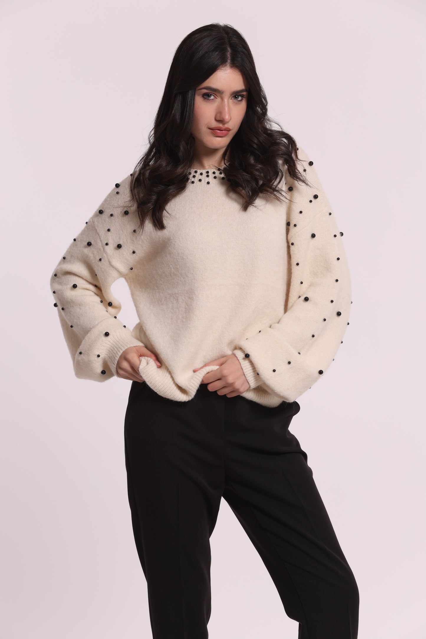 MAGLIA SCOLLO TONDO CON PERLE