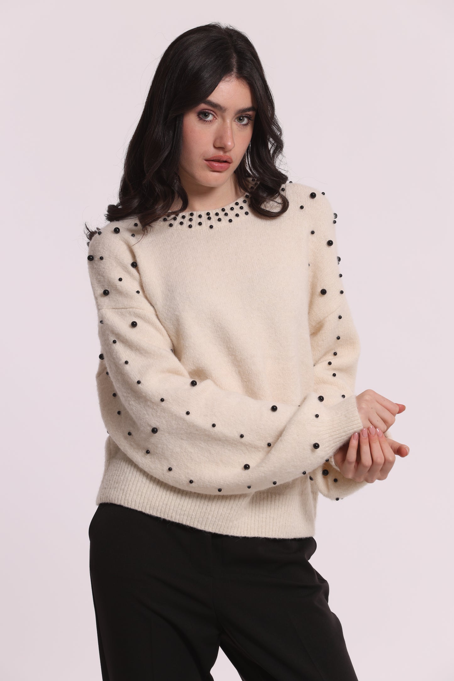 MAGLIA SCOLLO TONDO CON PERLE