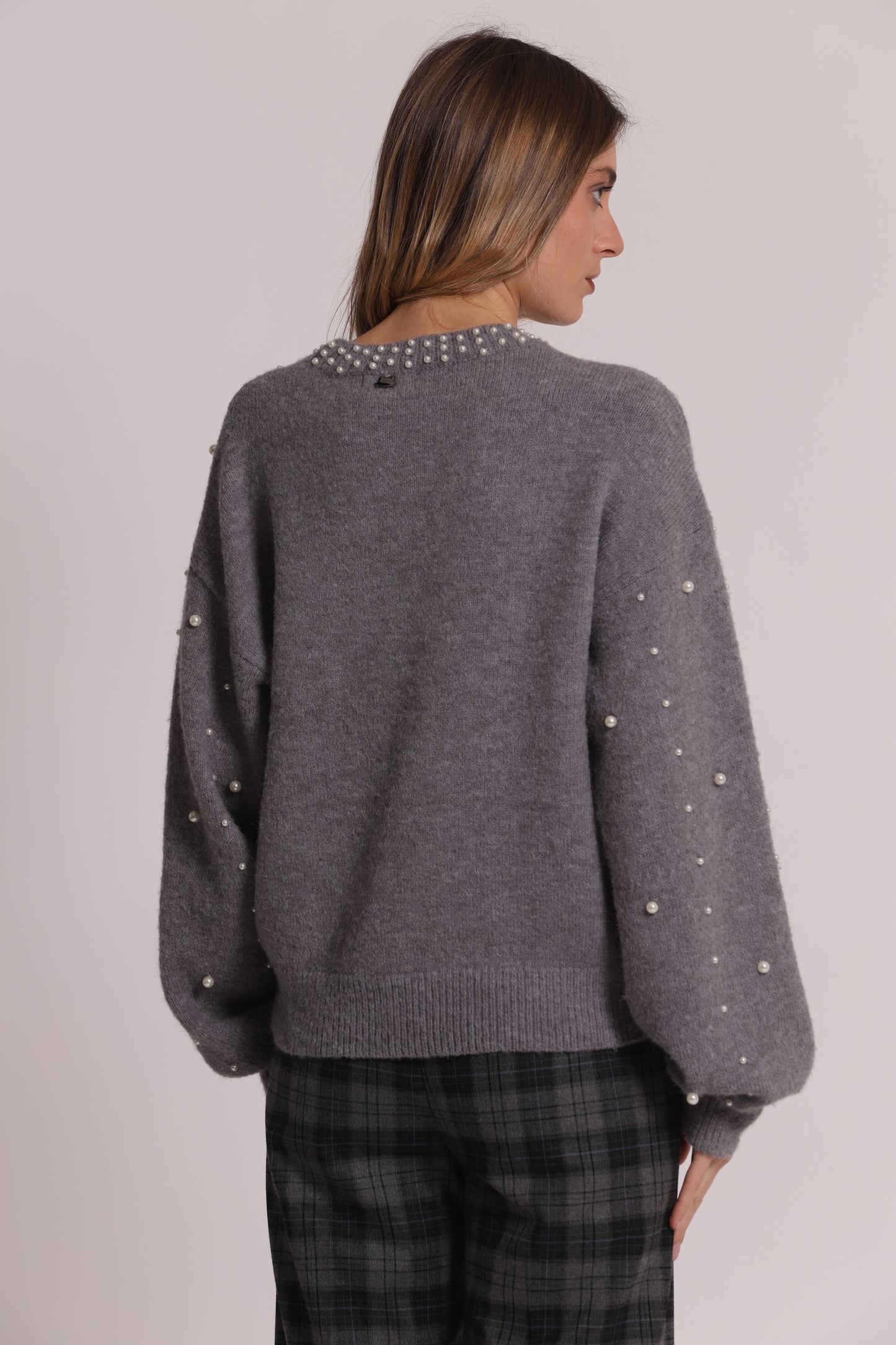 MAGLIA SCOLLO TONDO CON PERLE
